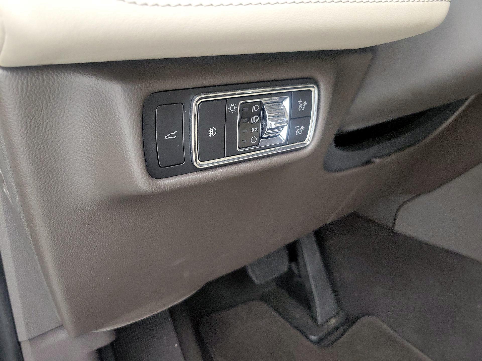 Thumbnail: 2021 Lincoln Aviator - 13