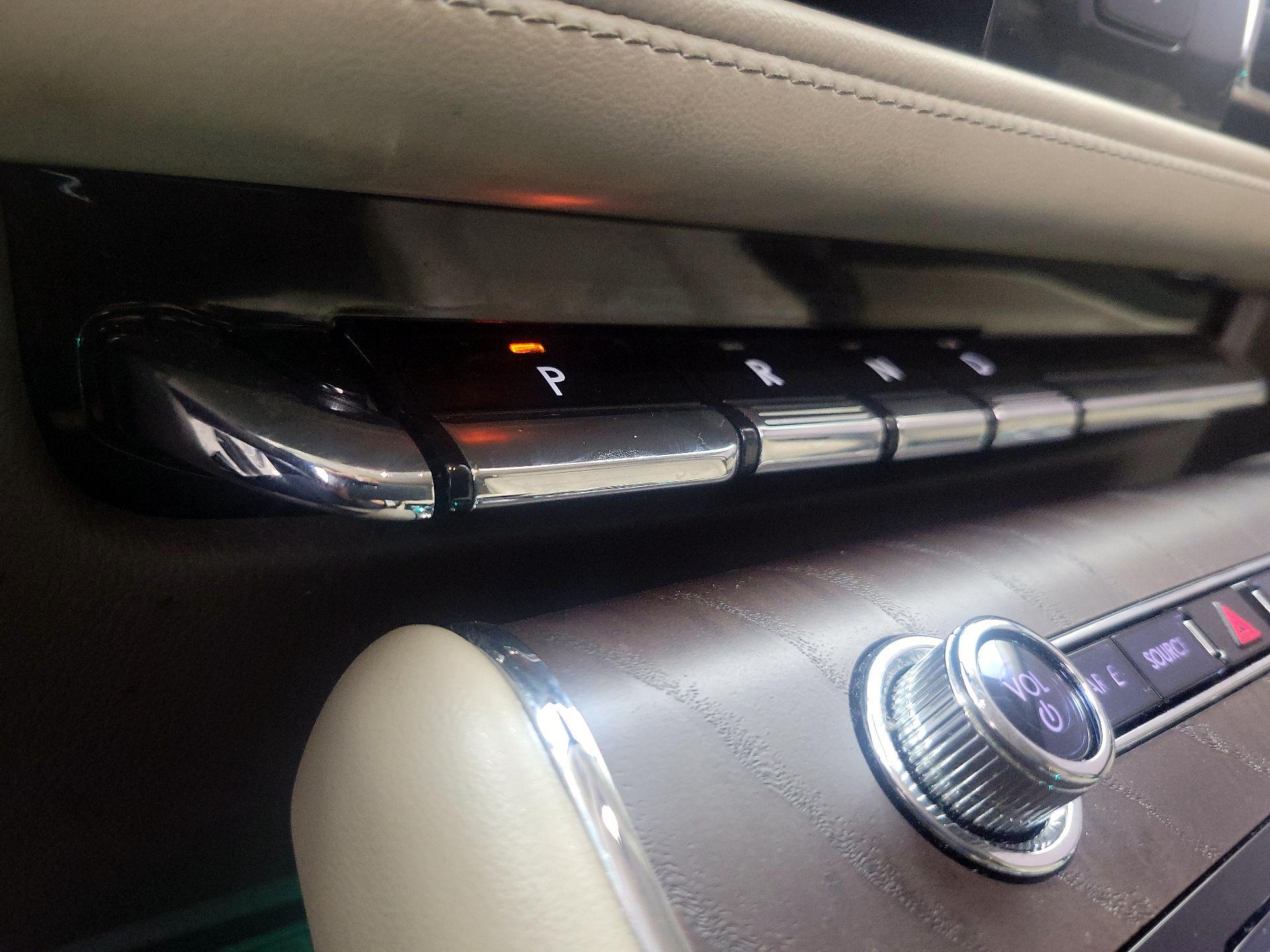 Thumbnail: 2021 Lincoln Aviator - 18