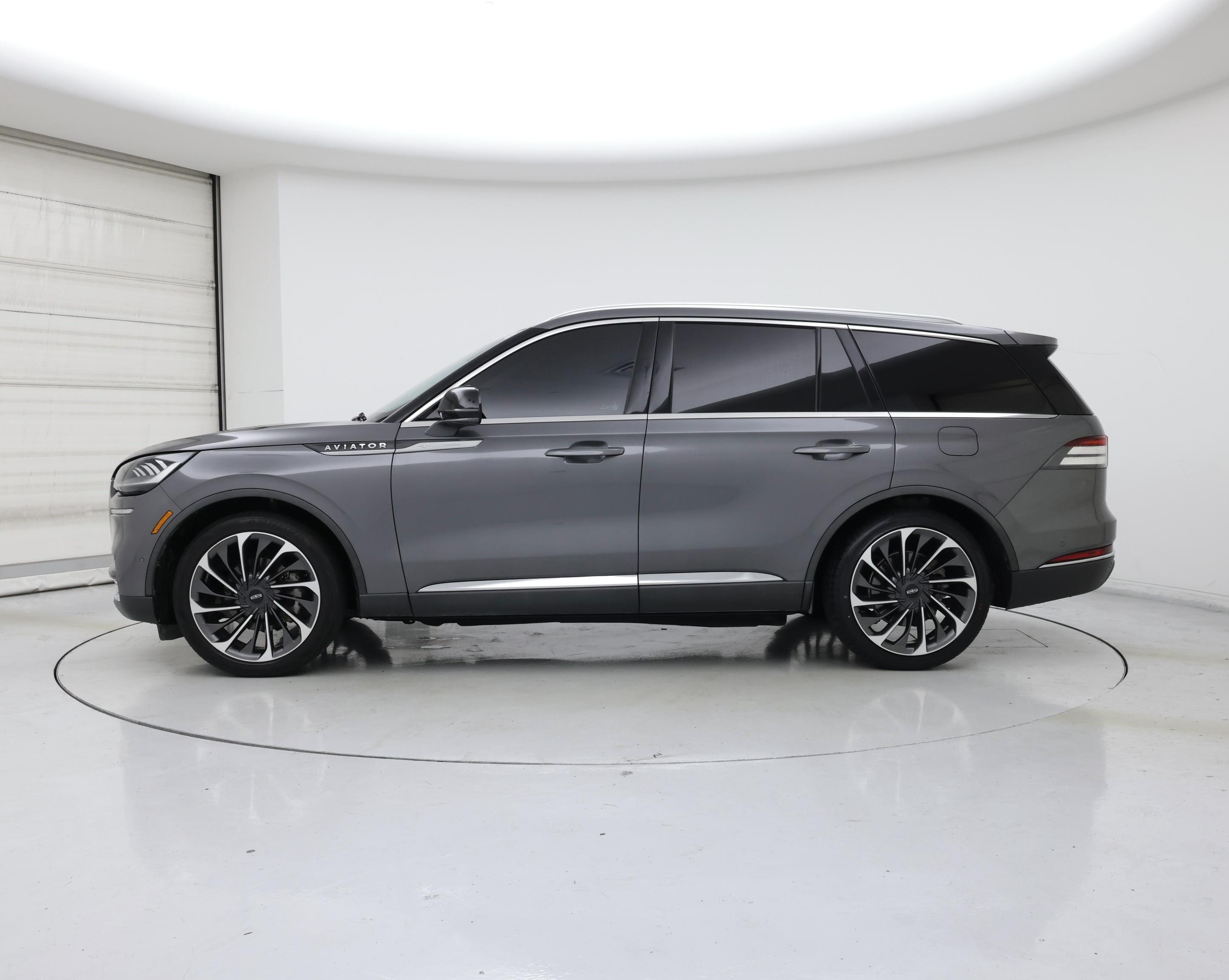 Thumbnail: 2021 Lincoln Aviator - 3