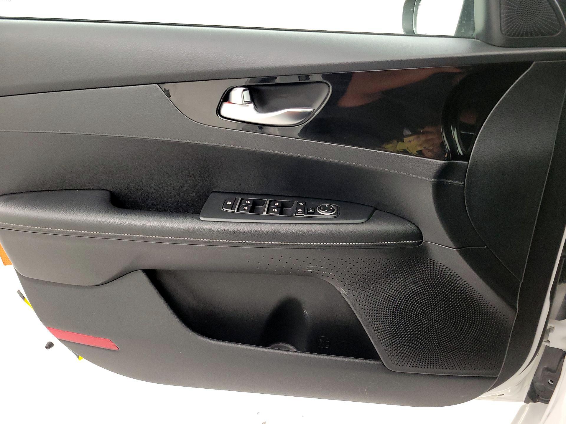 Thumbnail: 2019 Kia Forte - 12