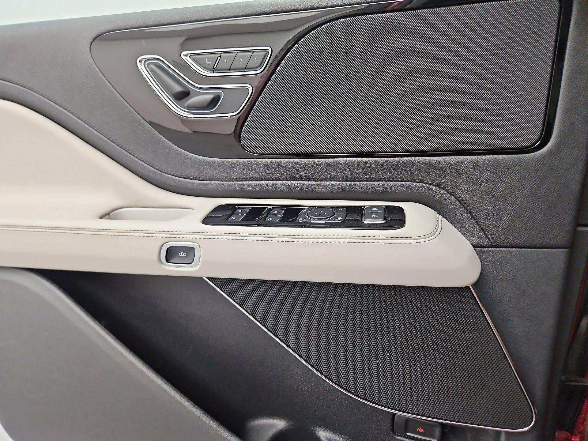 Thumbnail: 2025 Lincoln Aviator - 12