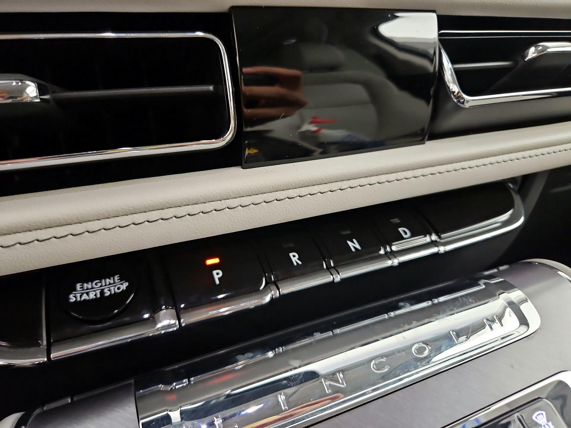 Thumbnail: 2025 Lincoln Aviator - 17