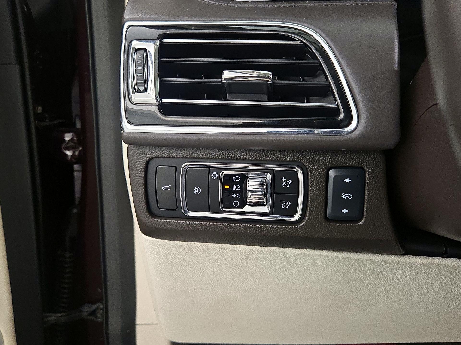 Thumbnail: 2024 Lincoln Navigator - 13