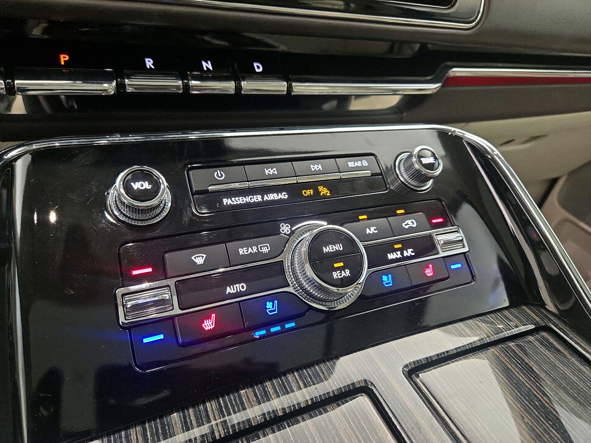 Thumbnail: 2024 Lincoln Navigator - 17
