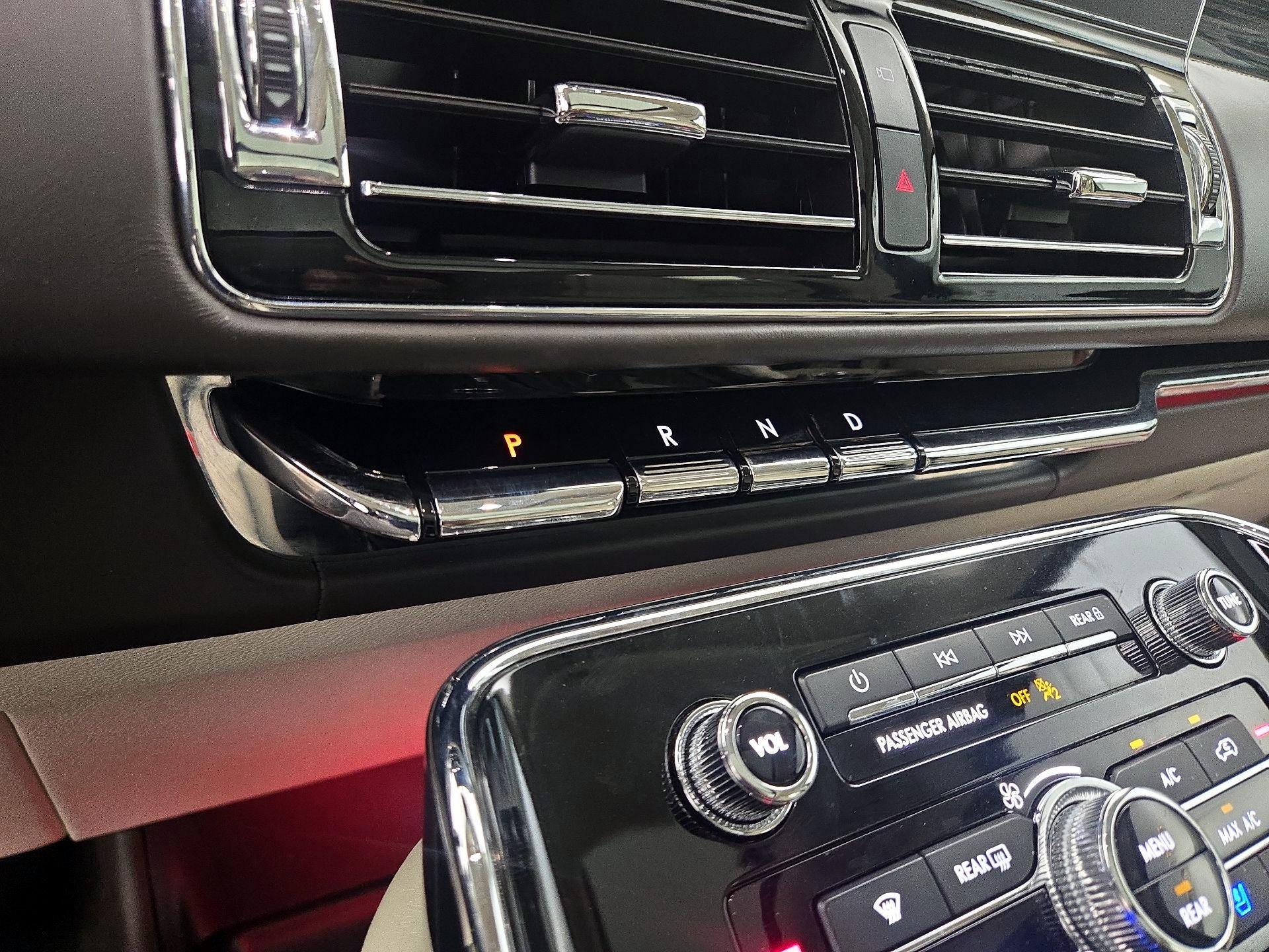 Thumbnail: 2024 Lincoln Navigator - 18