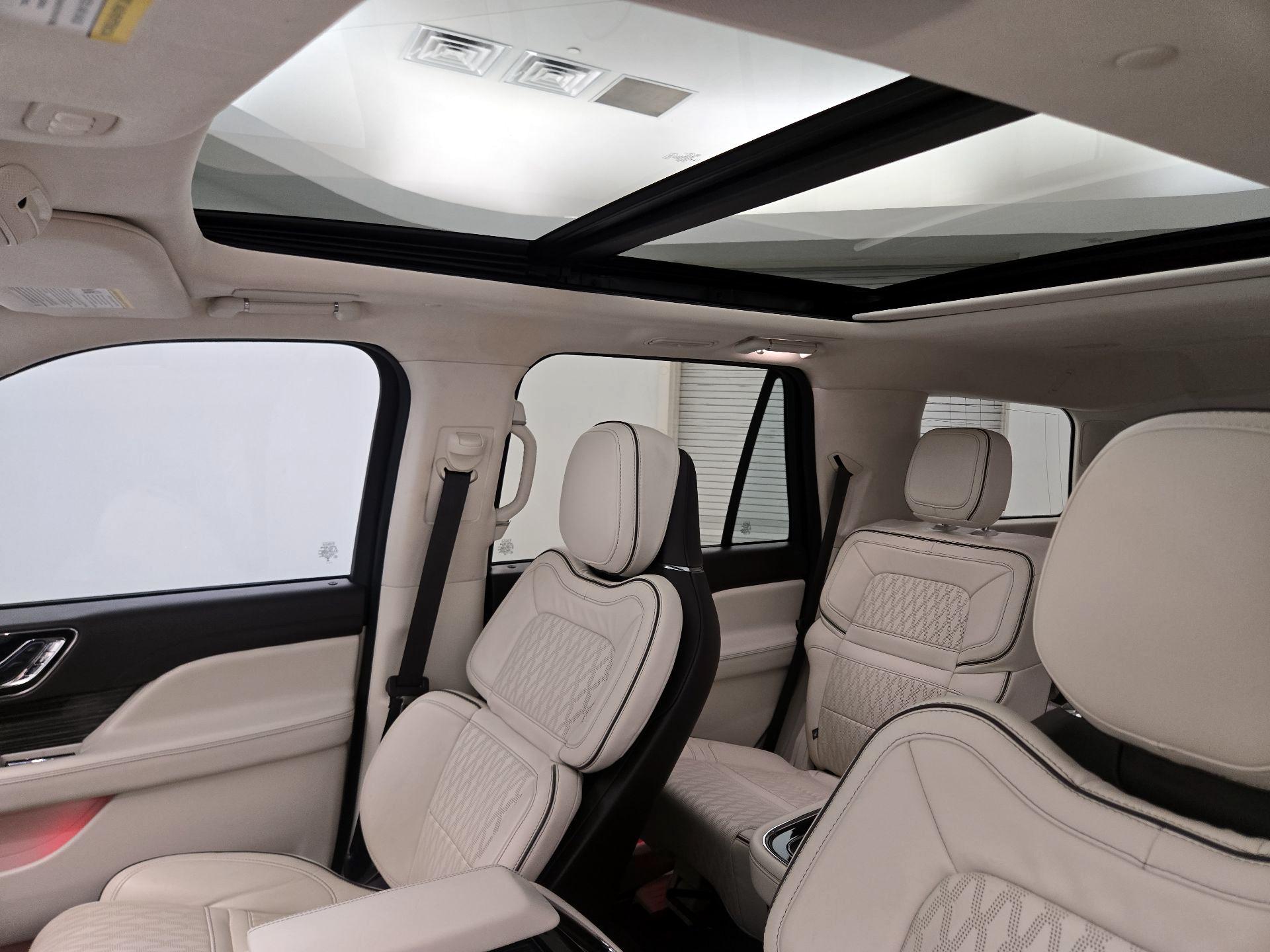 Thumbnail: 2024 Lincoln Navigator - 20