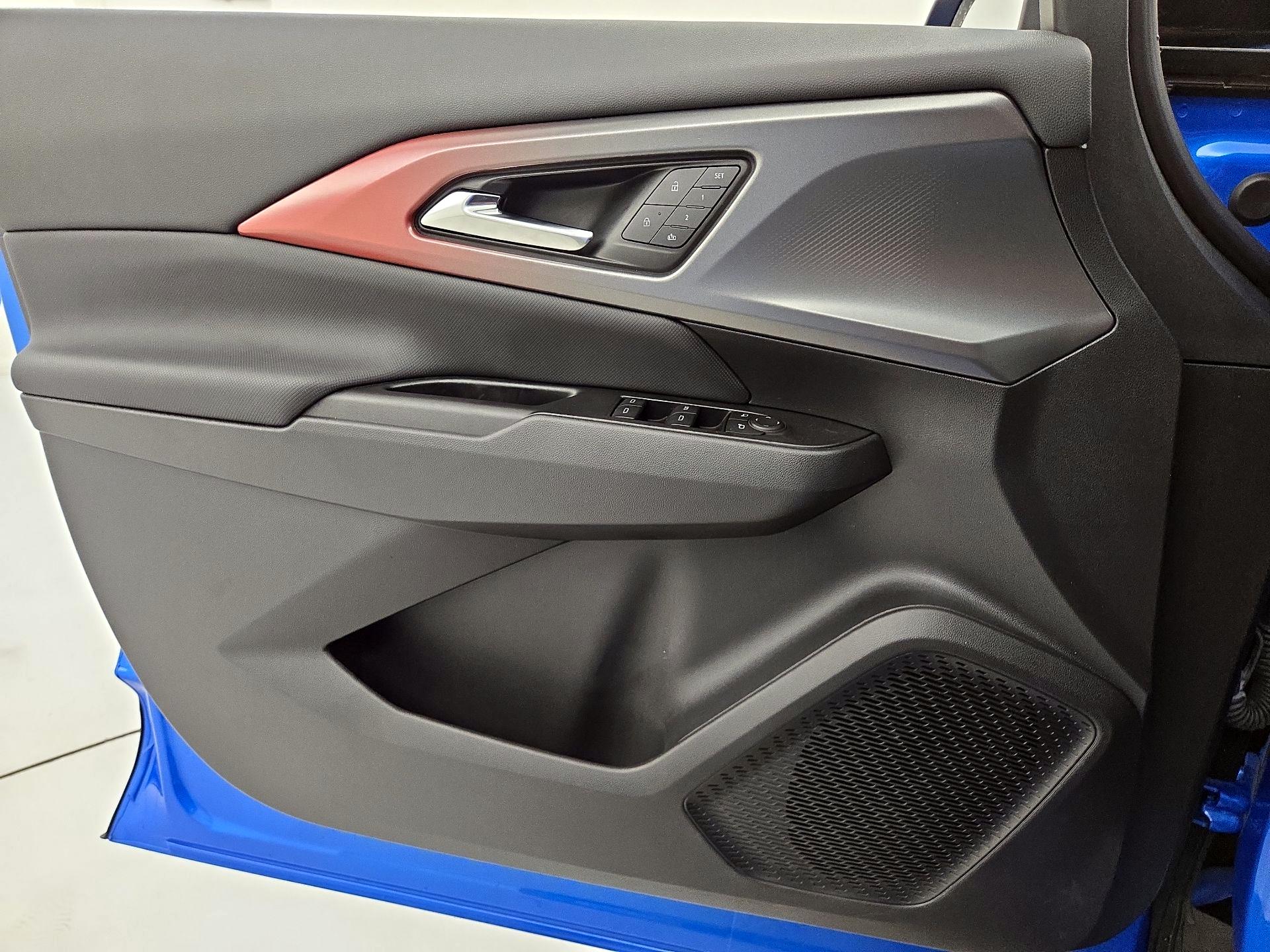 Thumbnail: 2025 Chevrolet Equinox - 10