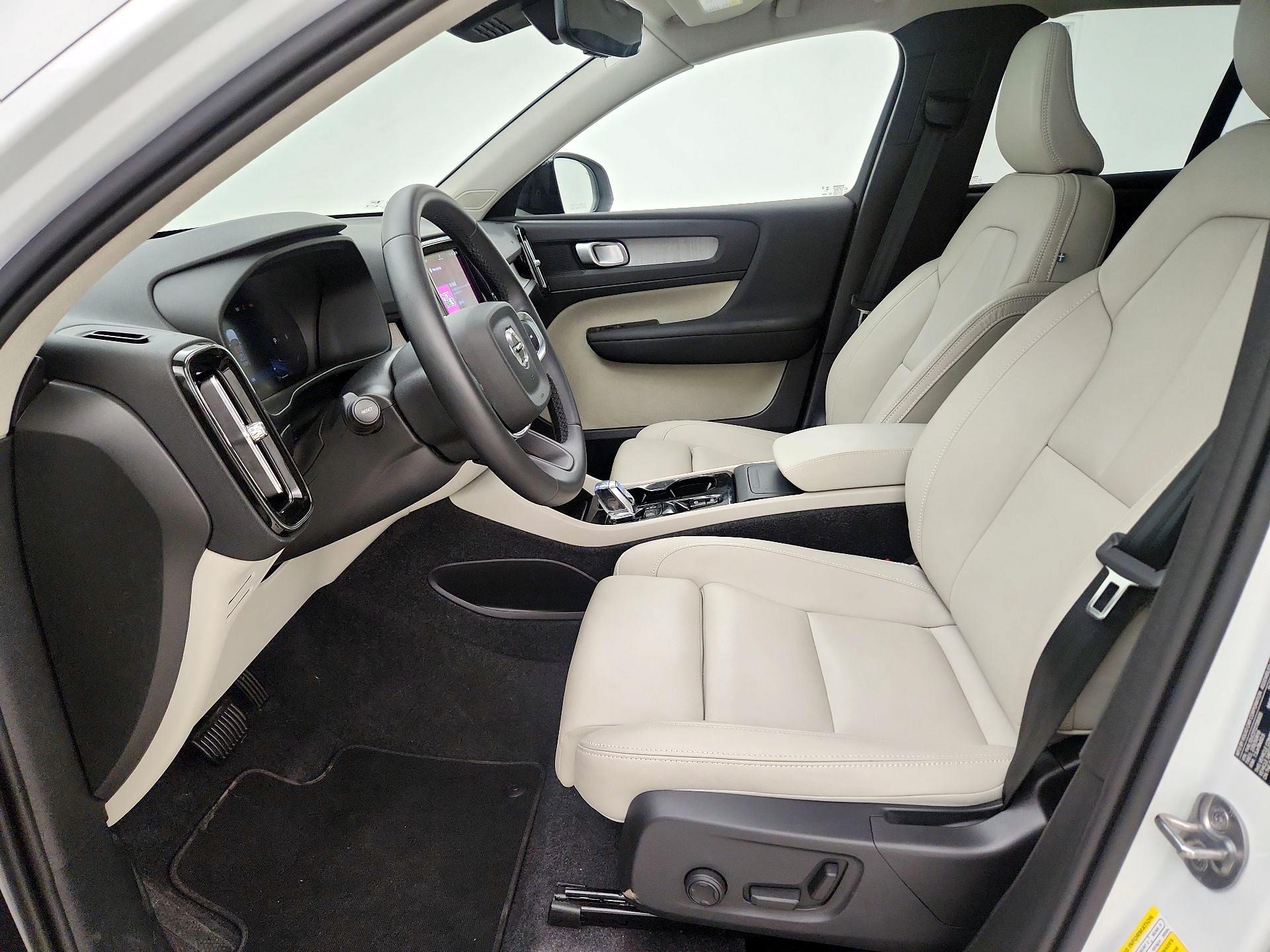 Thumbnail: 2026 Volvo XC40 - 11