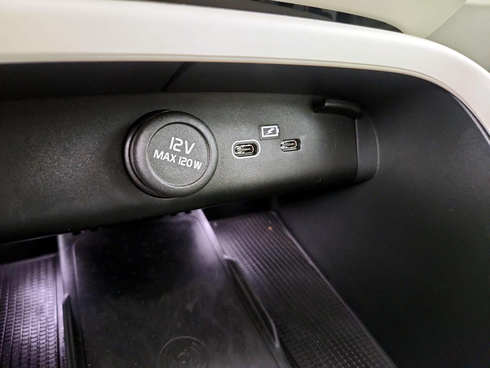Thumbnail: 2026 Volvo XC40 - 19