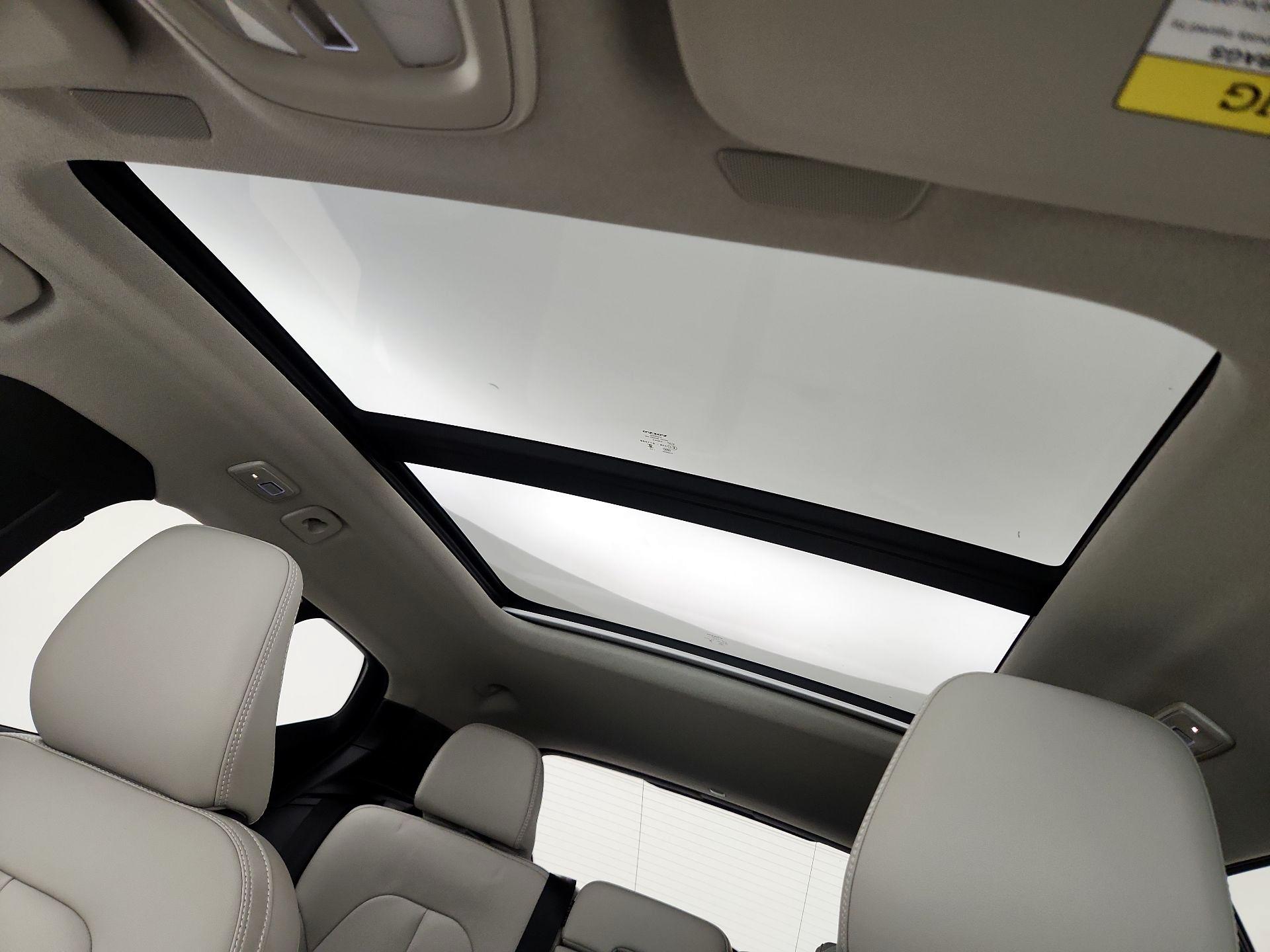 Thumbnail: 2026 Volvo XC40 - 20