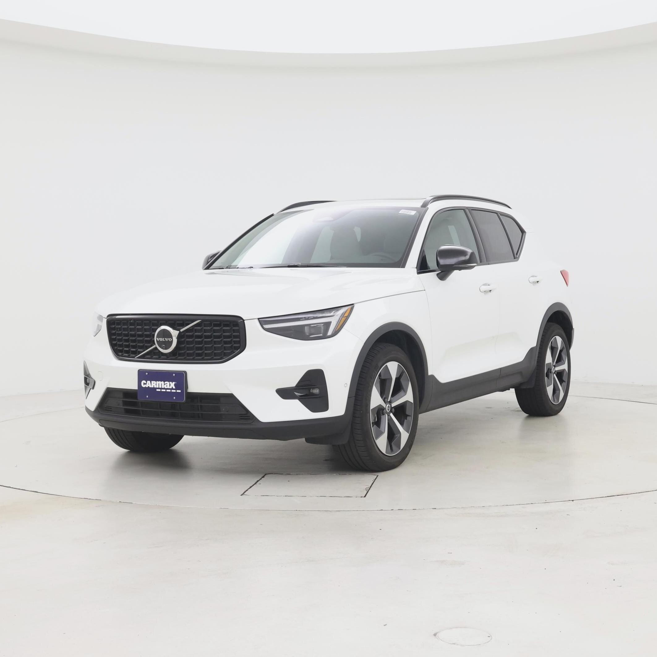 Thumbnail: 2026 Volvo XC40 - 4