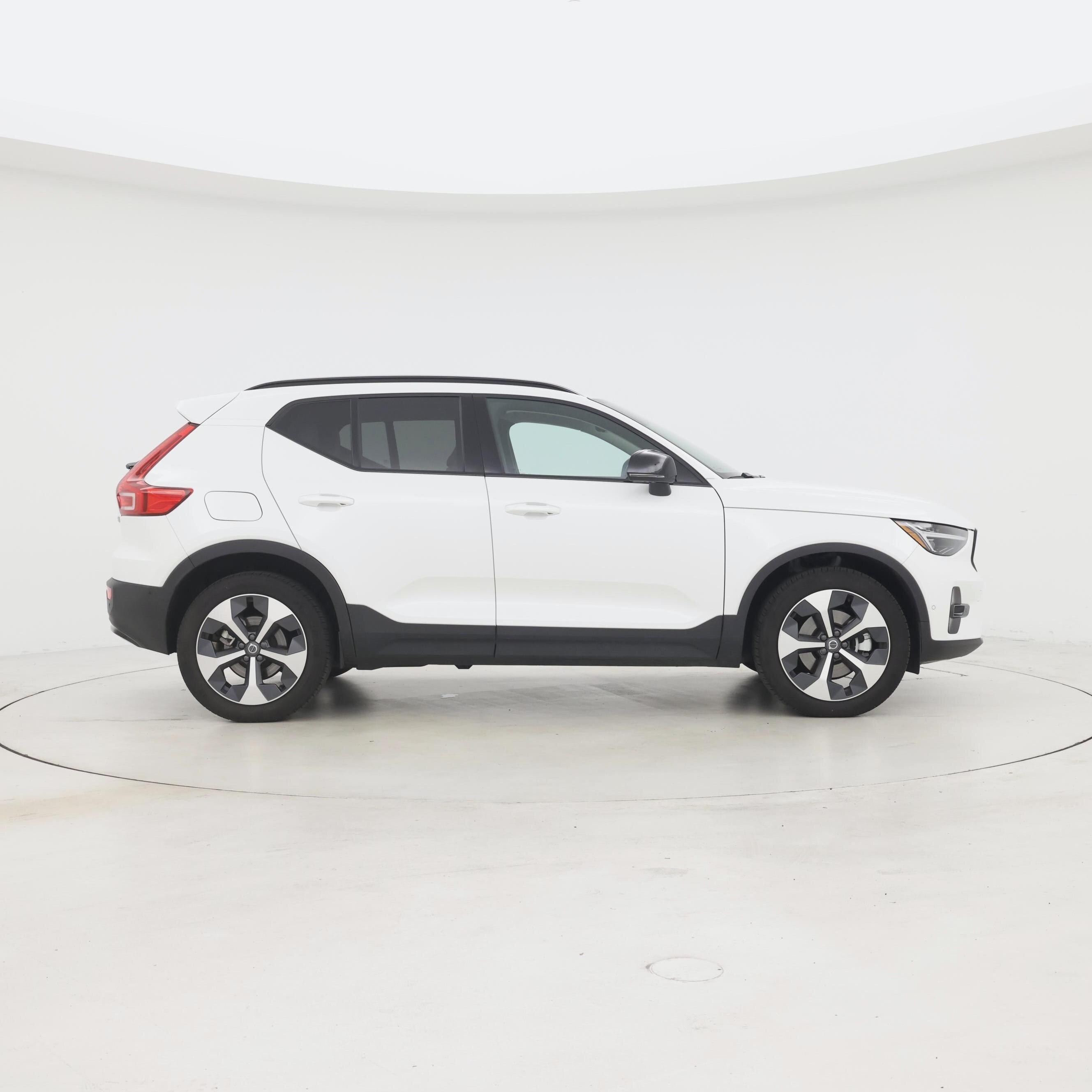 Thumbnail: 2026 Volvo XC40 - 7