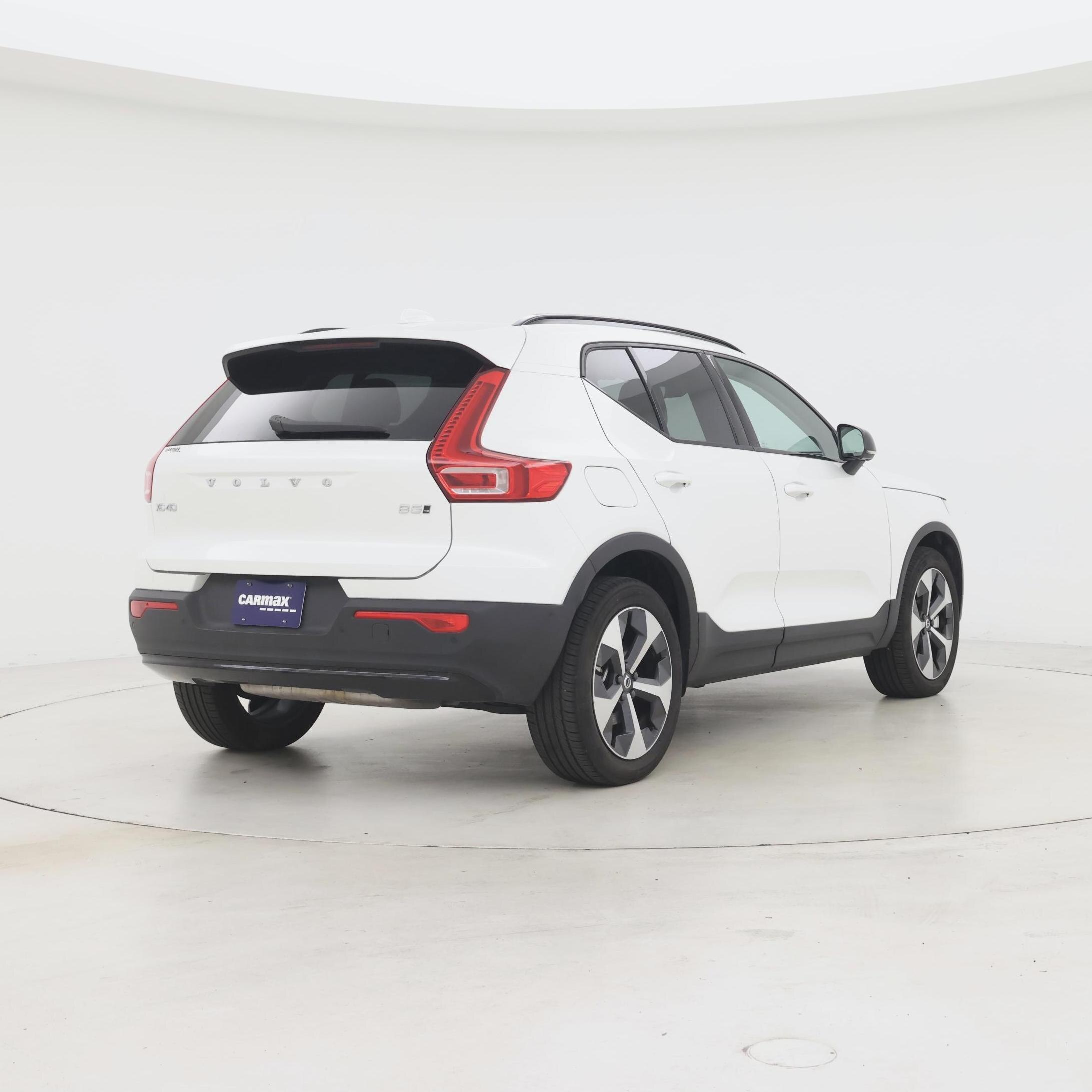 Thumbnail: 2026 Volvo XC40 - 8