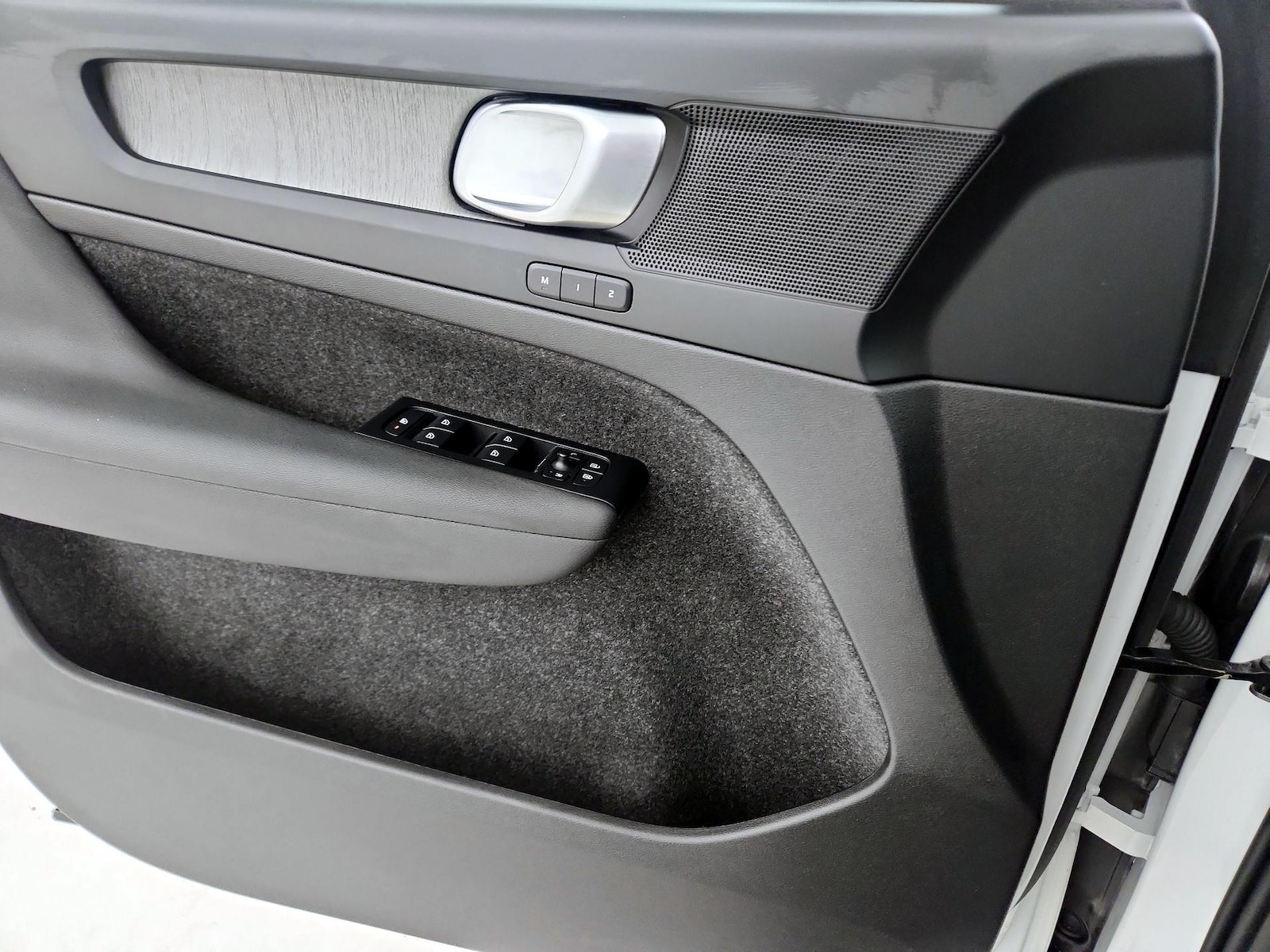 2026 Volvo XC40 Plus - Photo 13