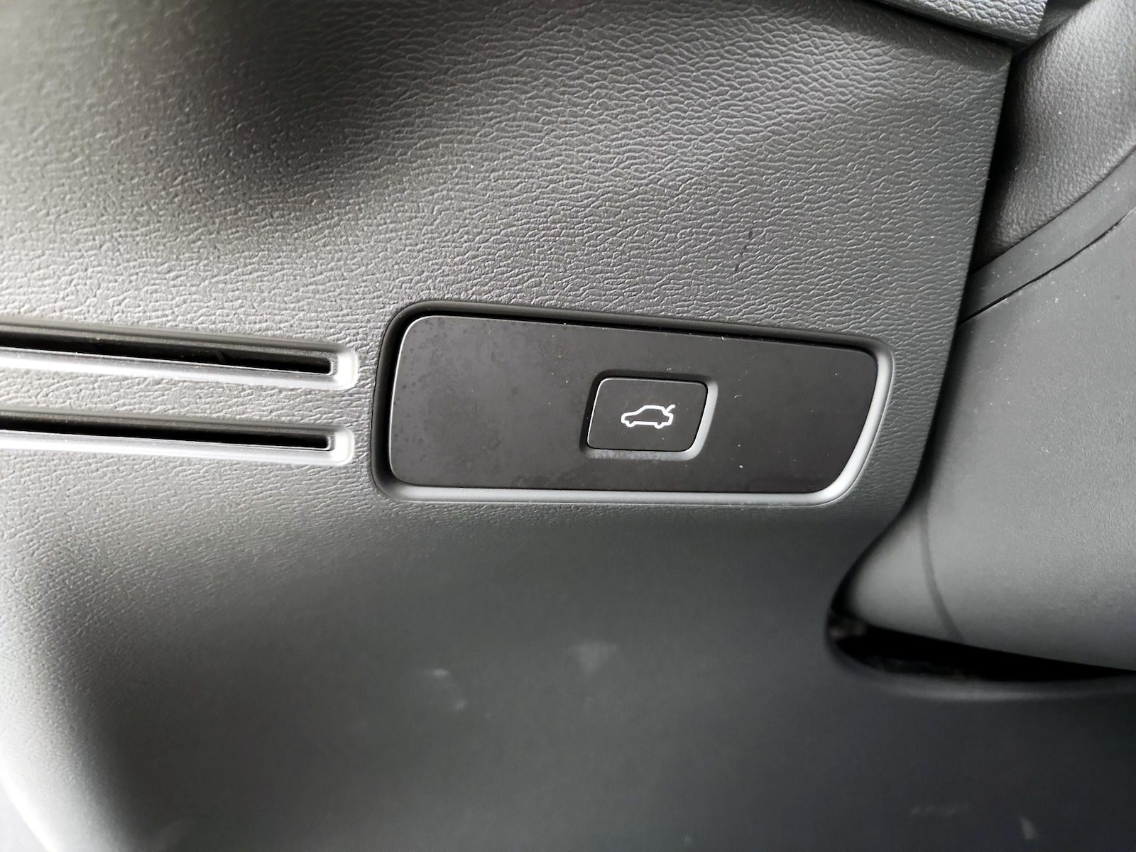 2026 Volvo XC40 Plus - Photo 14