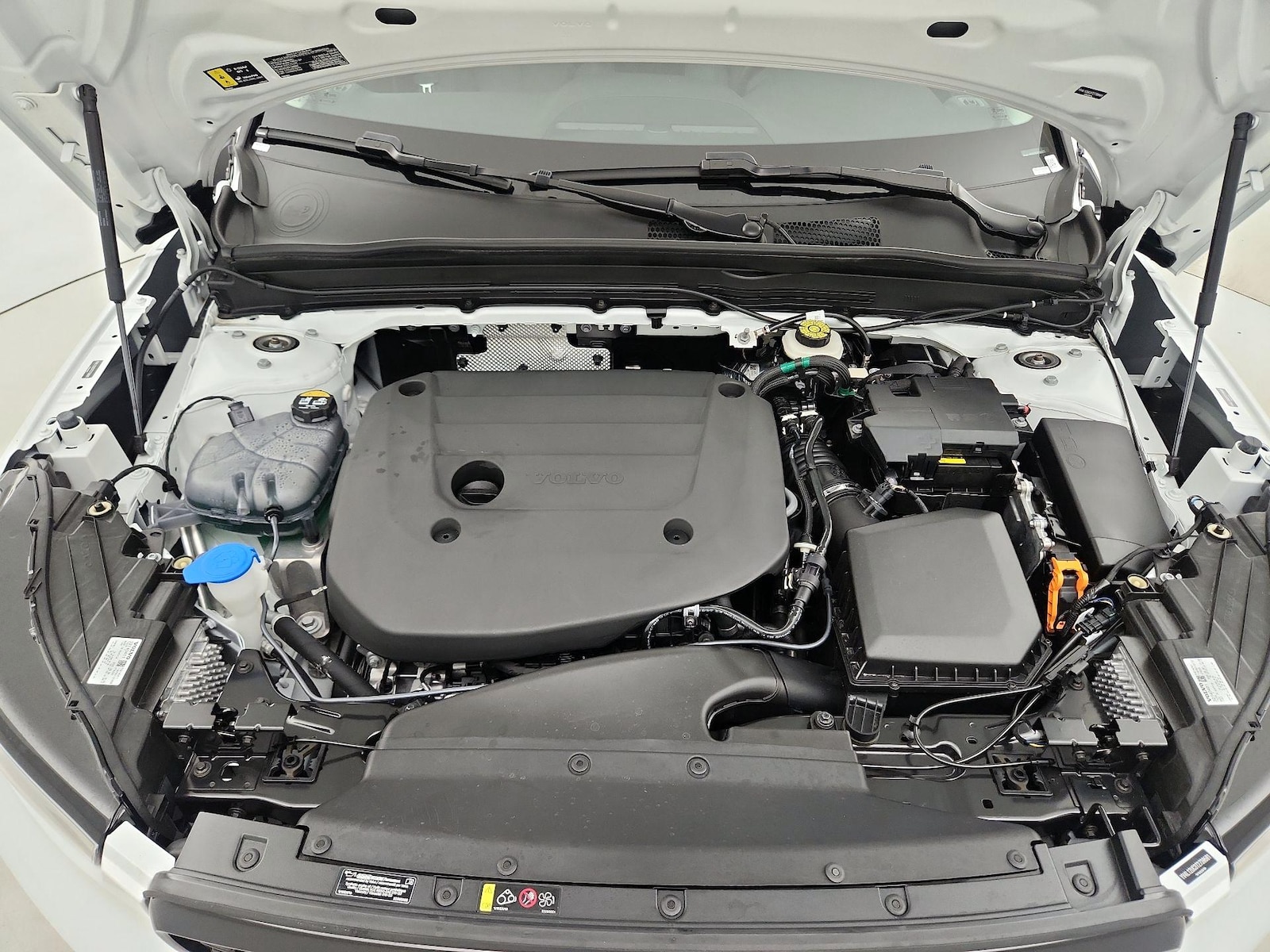 2026 Volvo XC40 Plus - Photo 24