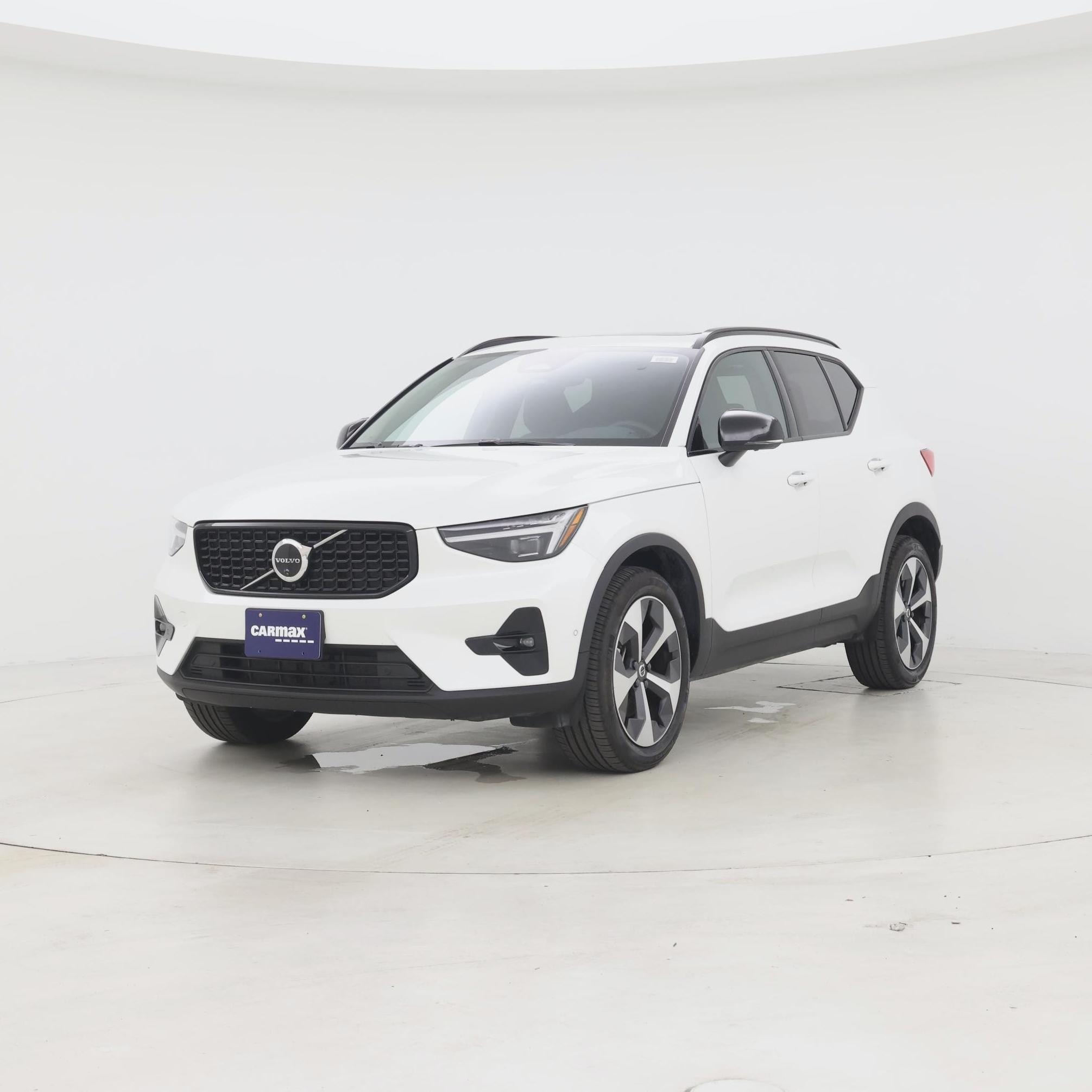Thumbnail: 2026 Volvo XC40 - 4