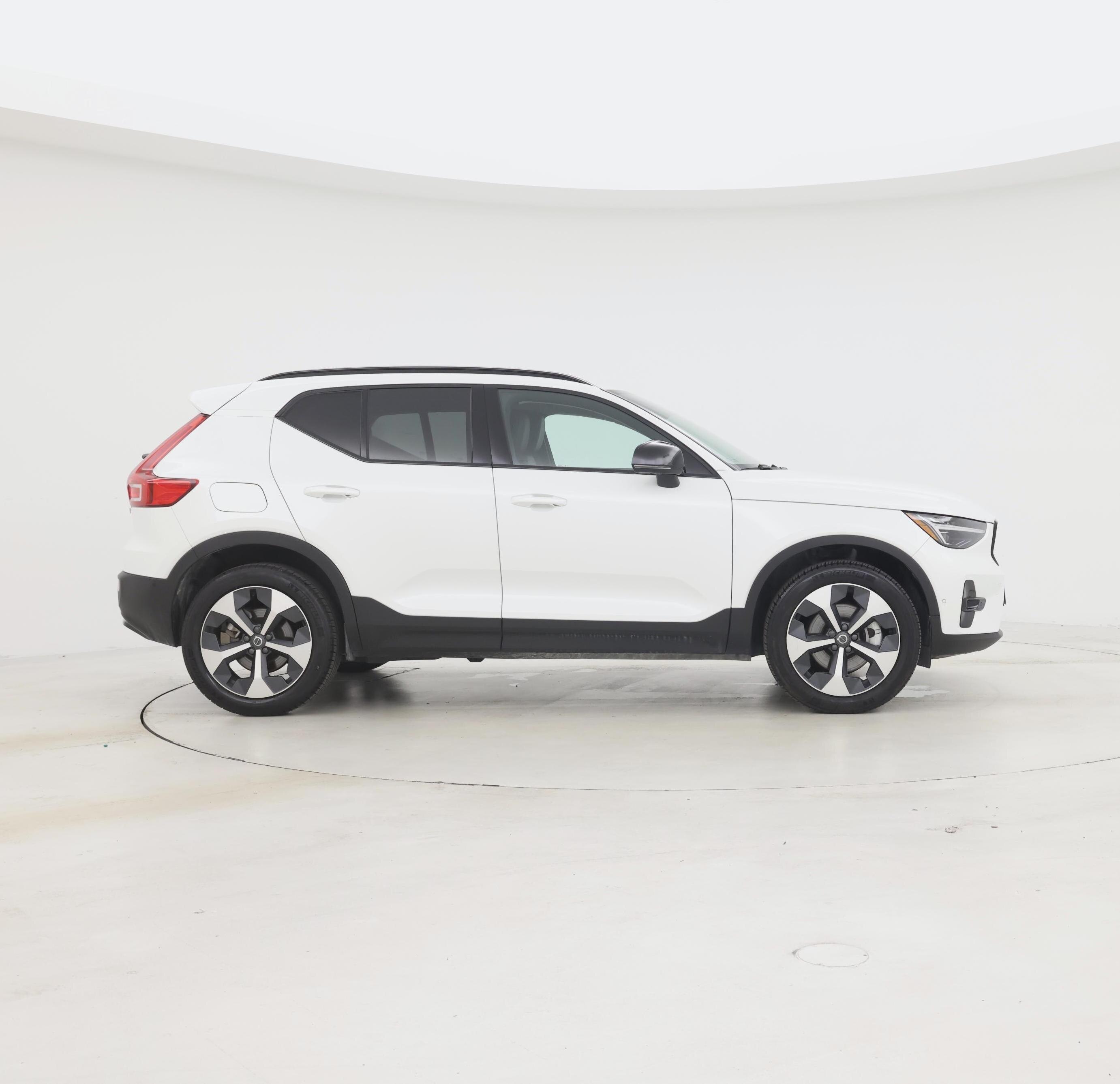 Thumbnail: 2026 Volvo XC40 - 7