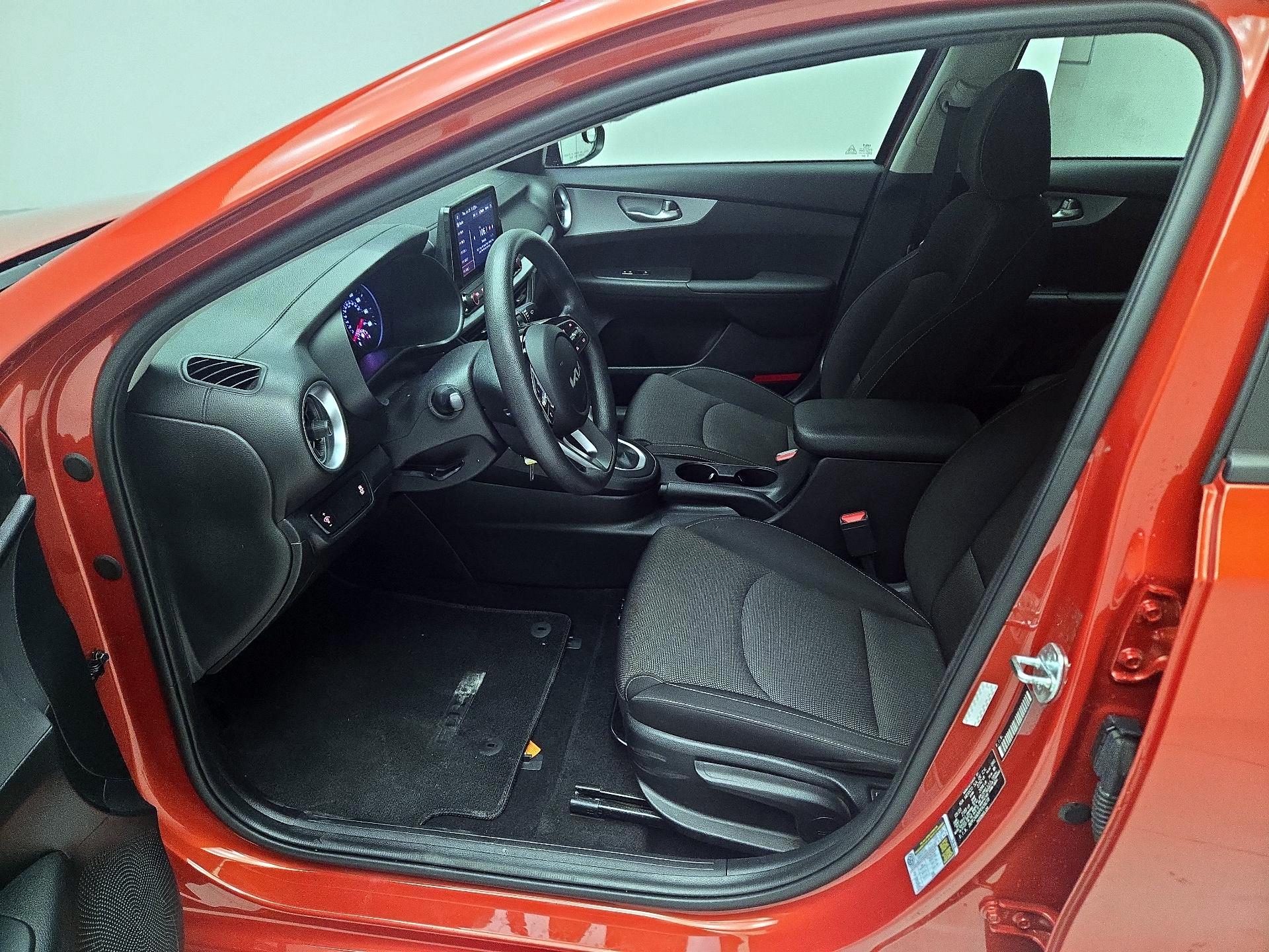 Thumbnail: 2023 Kia Forte - 9