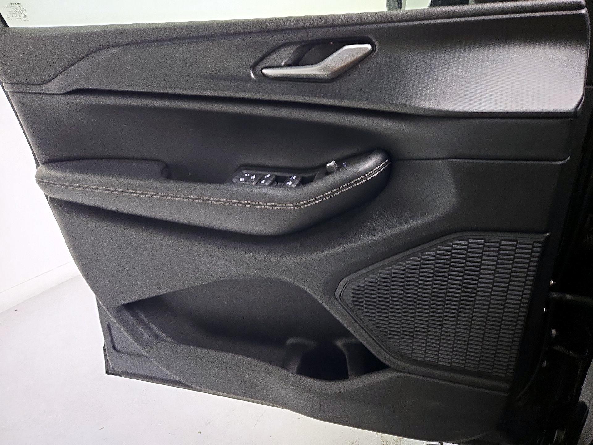 Thumbnail: 2023 Jeep Grand Cherokee - 10