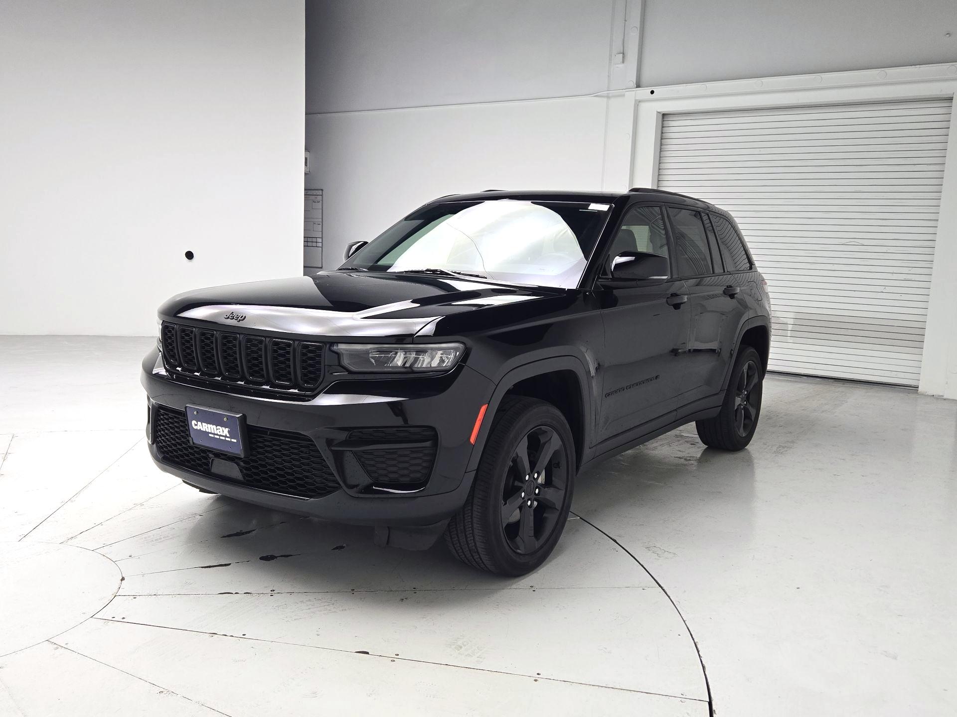 Thumbnail: 2023 Jeep Grand Cherokee - 3