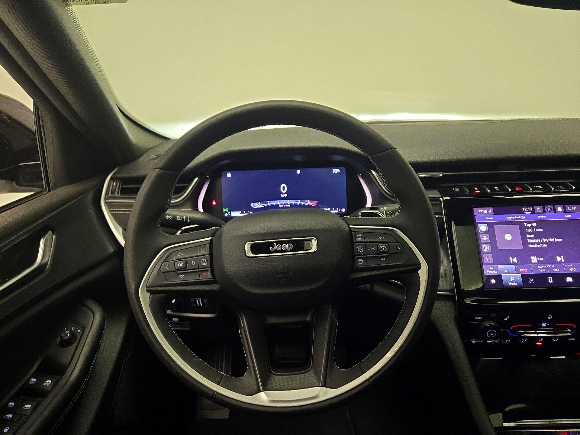 Thumbnail: 2023 Jeep Grand Cherokee - 10