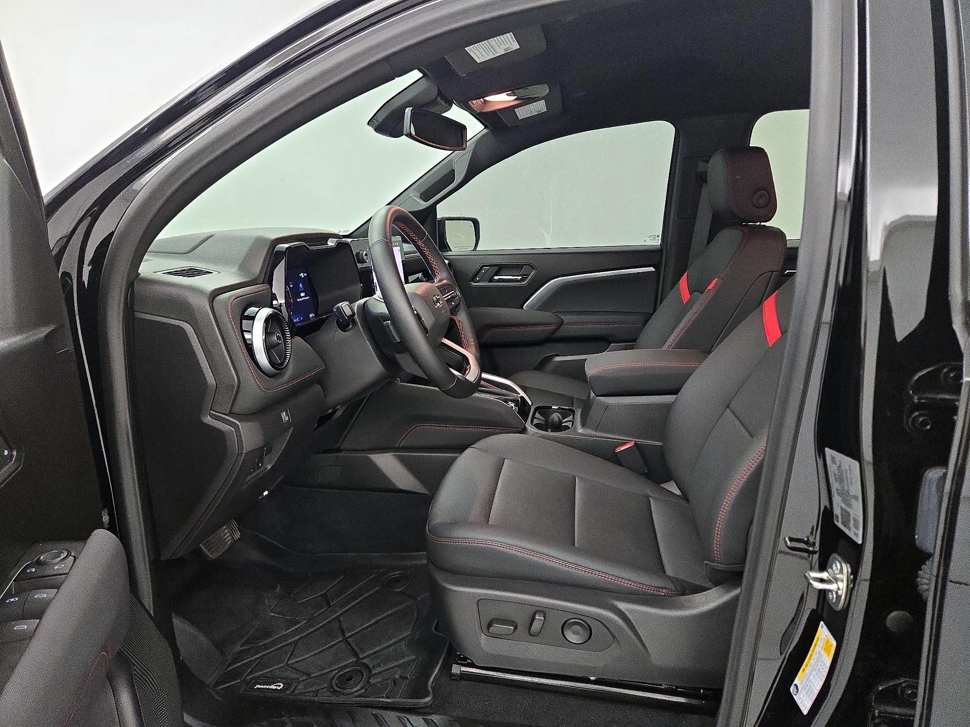 Thumbnail: 2025 Chevrolet Colorado - 11