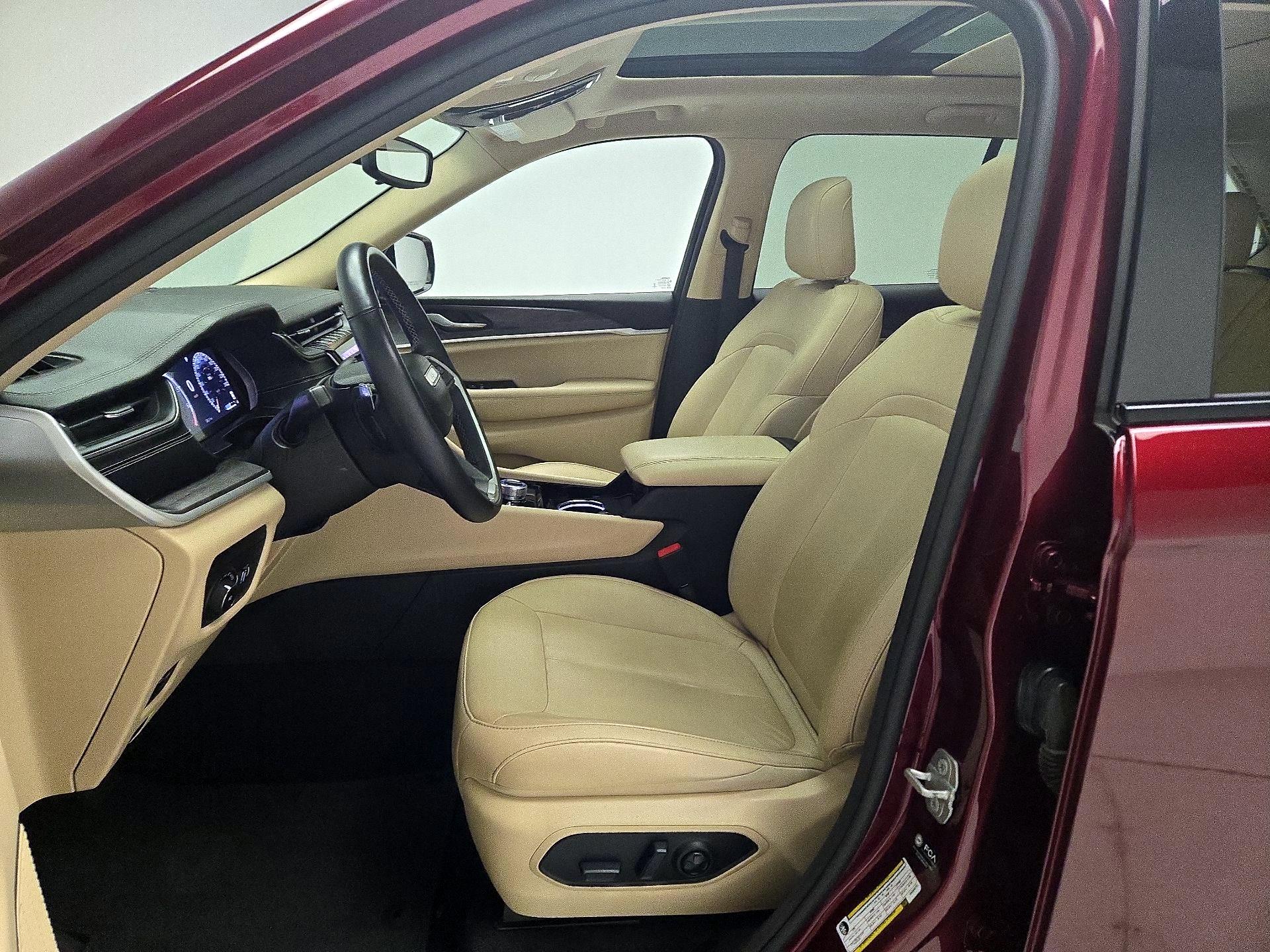 Thumbnail: 2022 Jeep Grand Cherokee - 11