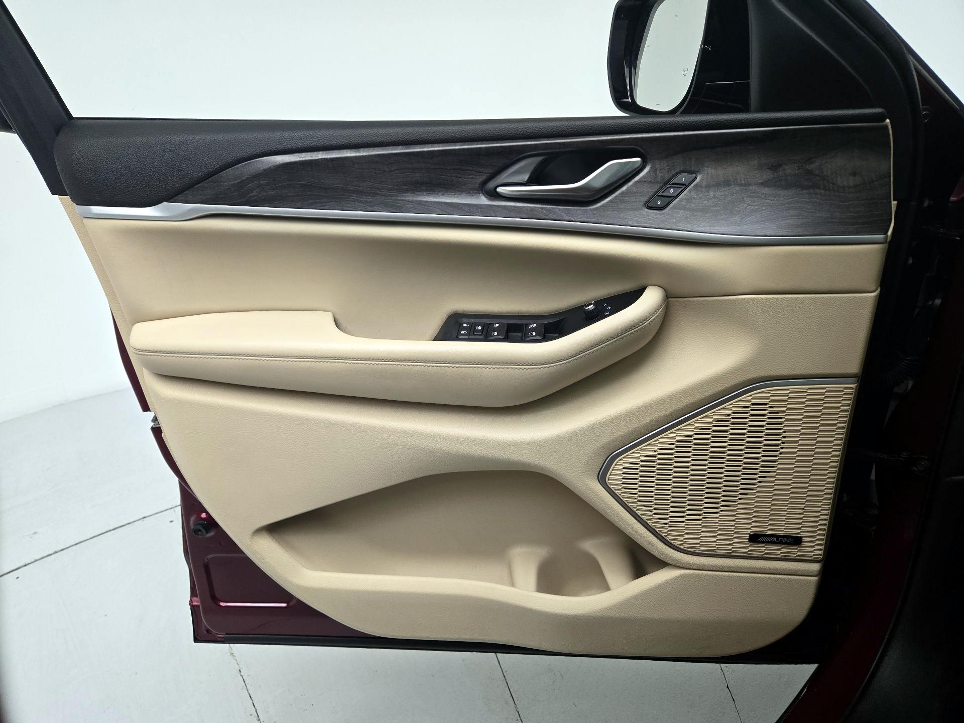 Thumbnail: 2022 Jeep Grand Cherokee - 12
