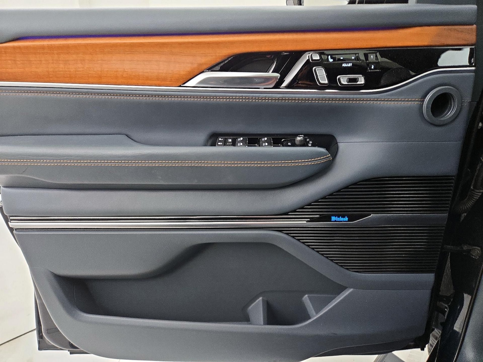2023 Jeep Grand Wagoneer L Series II - Photo 13