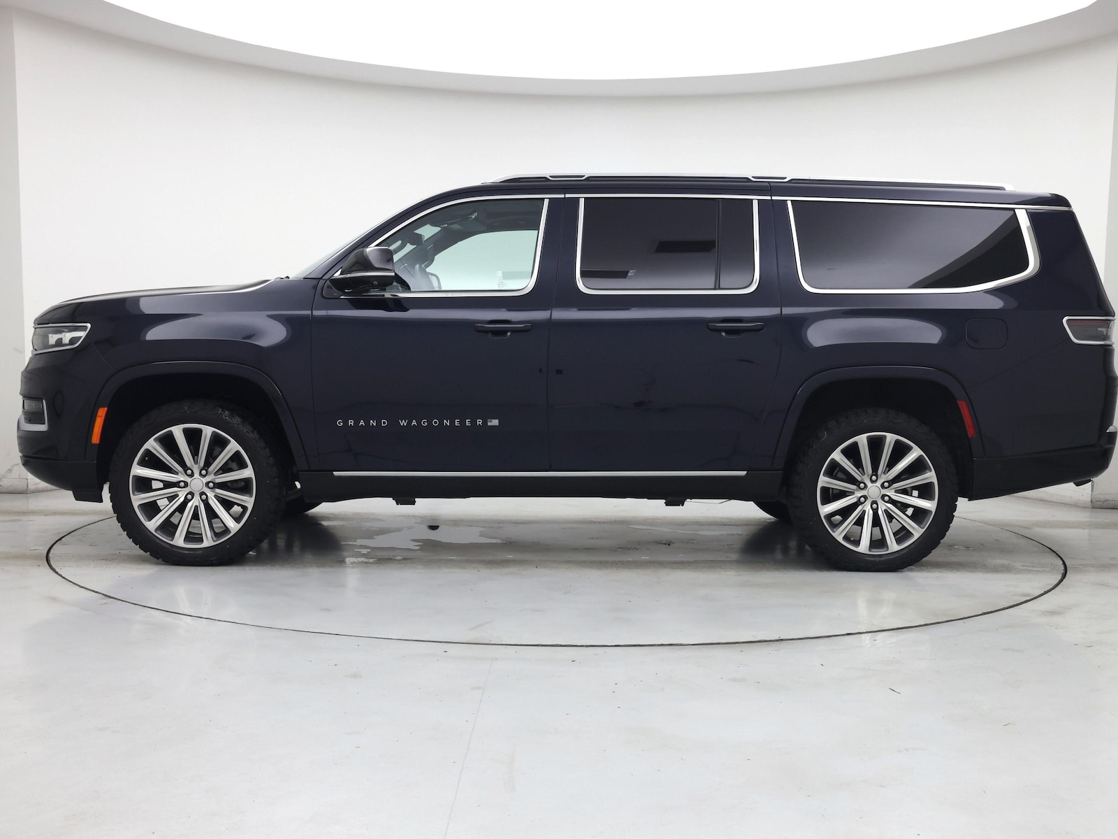 2023 Jeep Grand Wagoneer L Series II - Photo 4