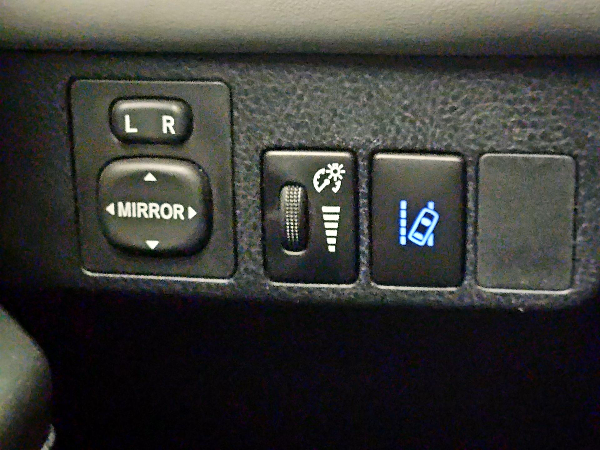 Thumbnail: 2017 Toyota RAV4 - 13