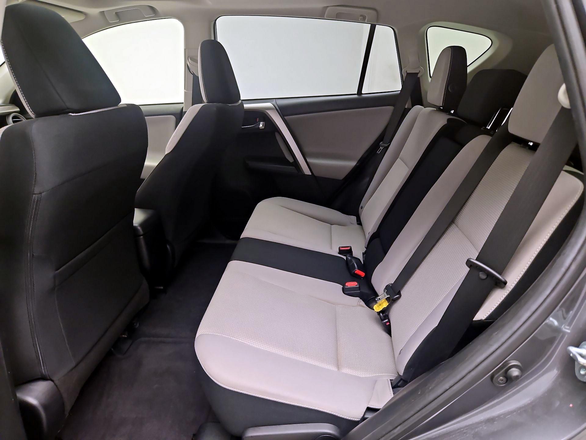 Thumbnail: 2017 Toyota RAV4 - 20