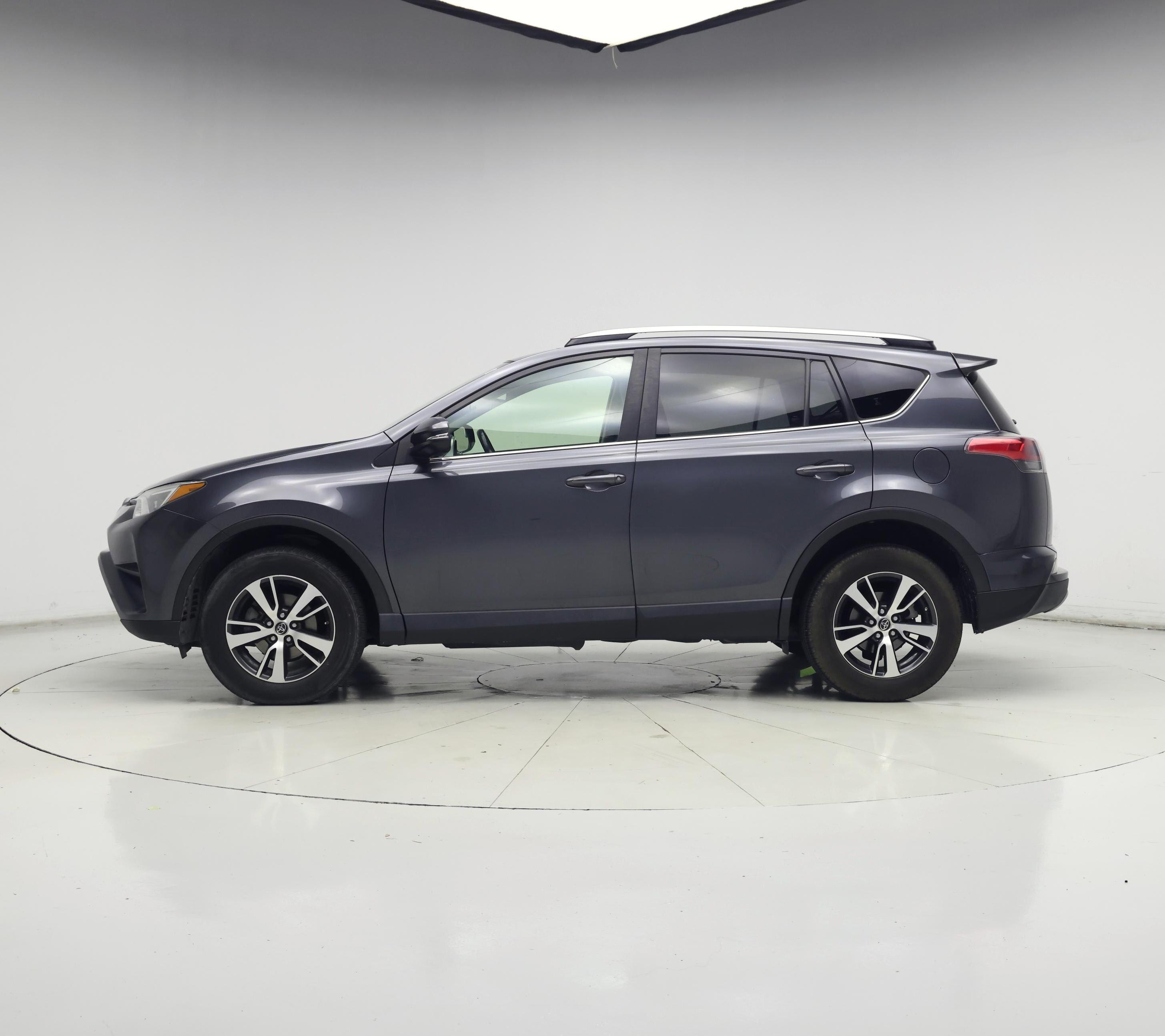 Thumbnail: 2017 Toyota RAV4 - 3