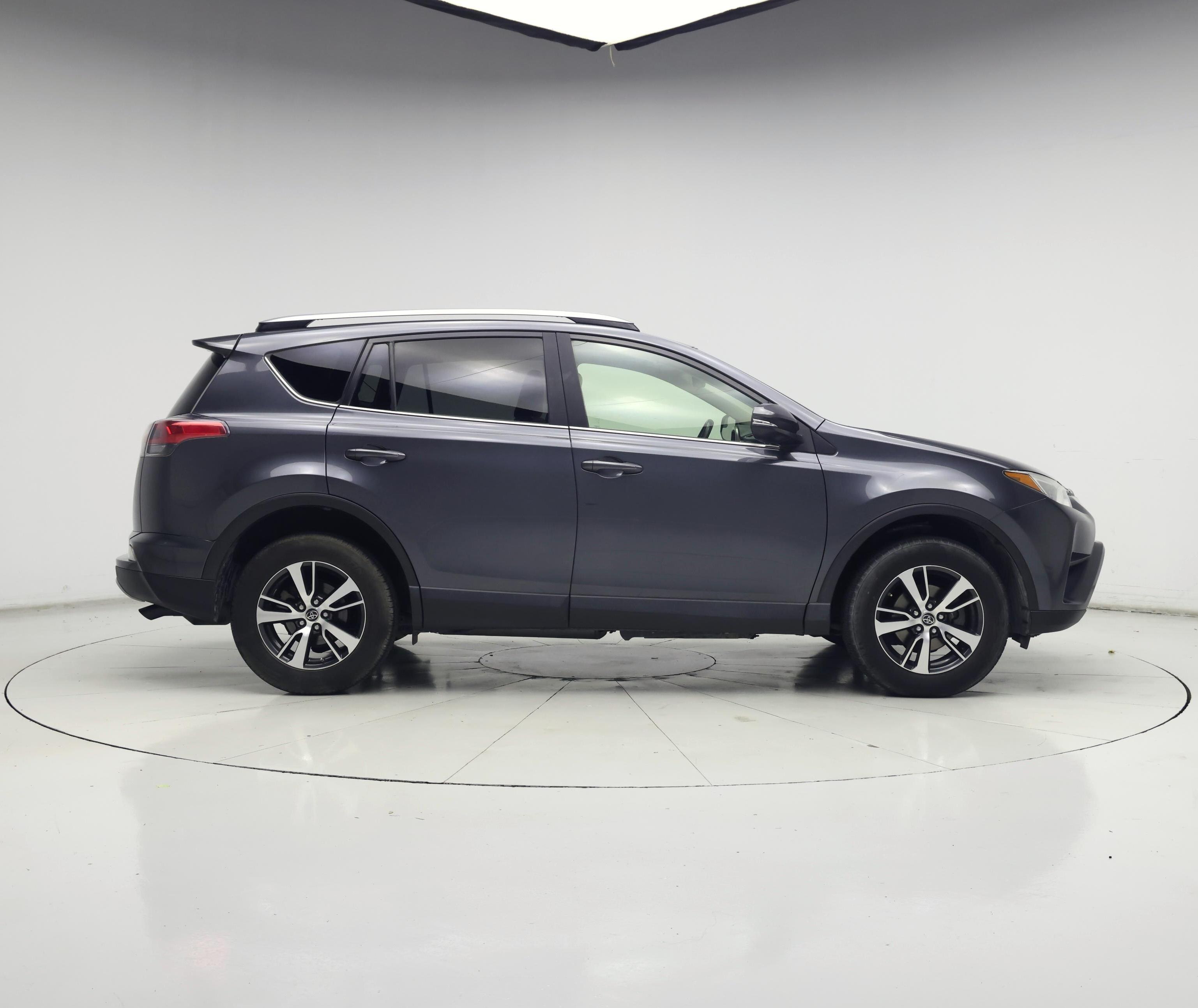 Thumbnail: 2017 Toyota RAV4 - 7