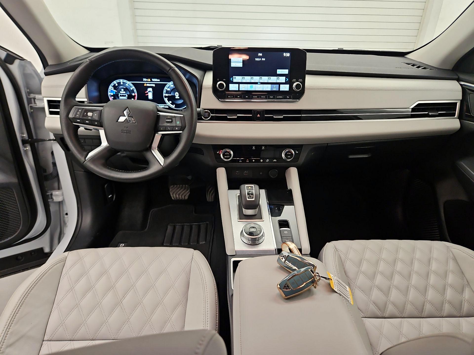 Thumbnail: 2024 Mitsubishi Outlander - 9
