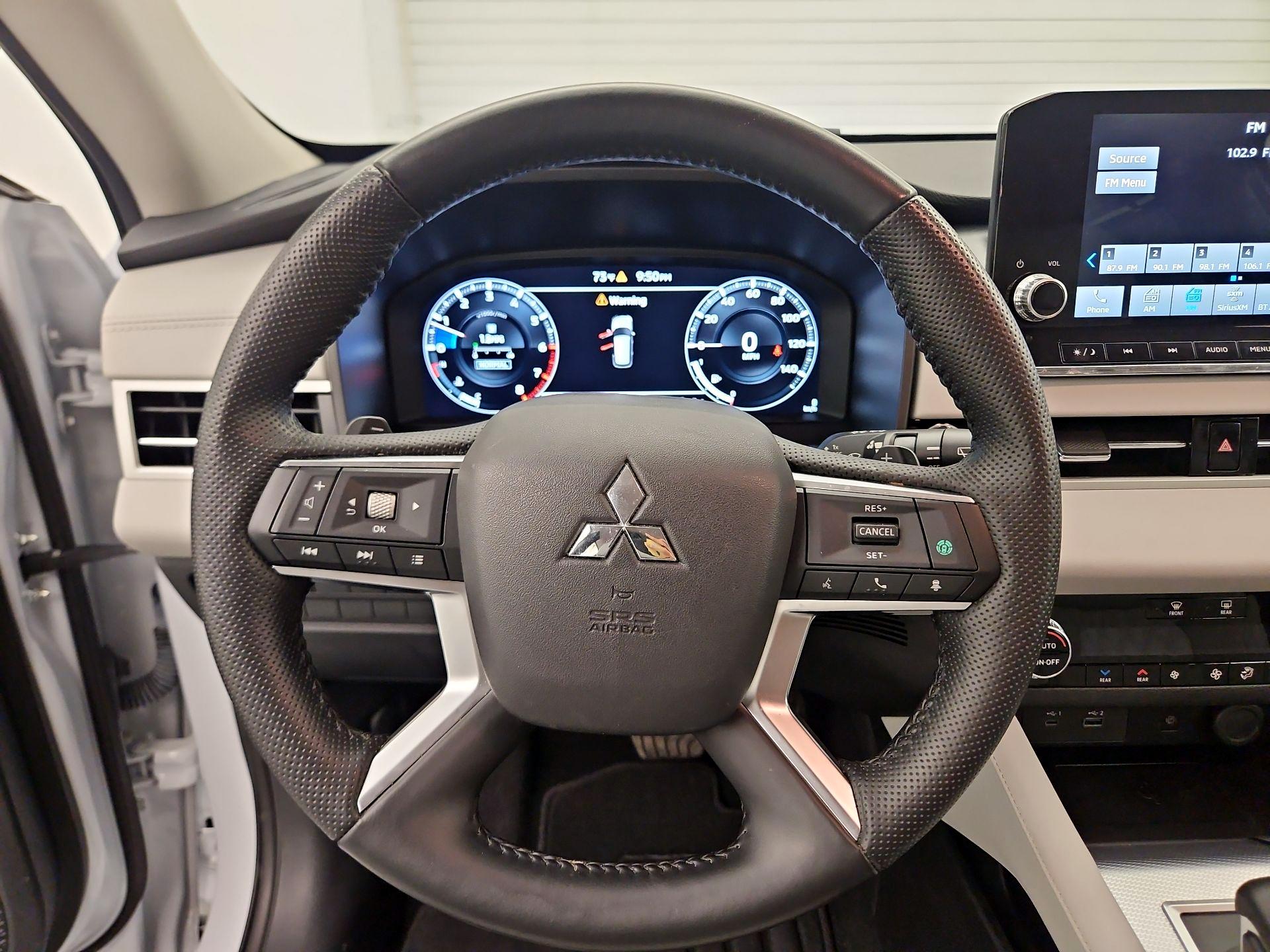 Thumbnail: 2024 Mitsubishi Outlander - 10