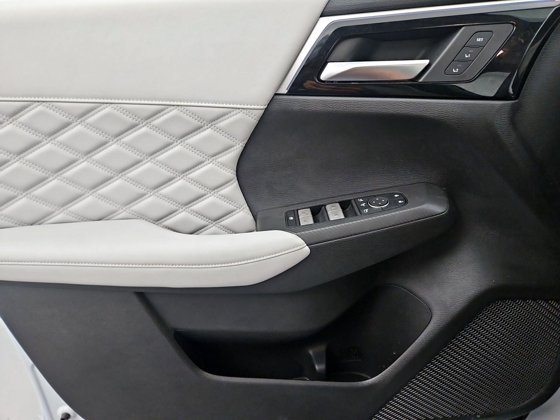 Thumbnail: 2024 Mitsubishi Outlander - 12