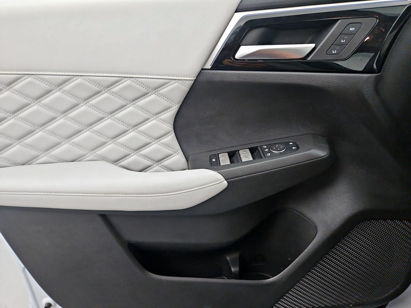 2024 Mitsubishi Outlander SEL - Photo 13