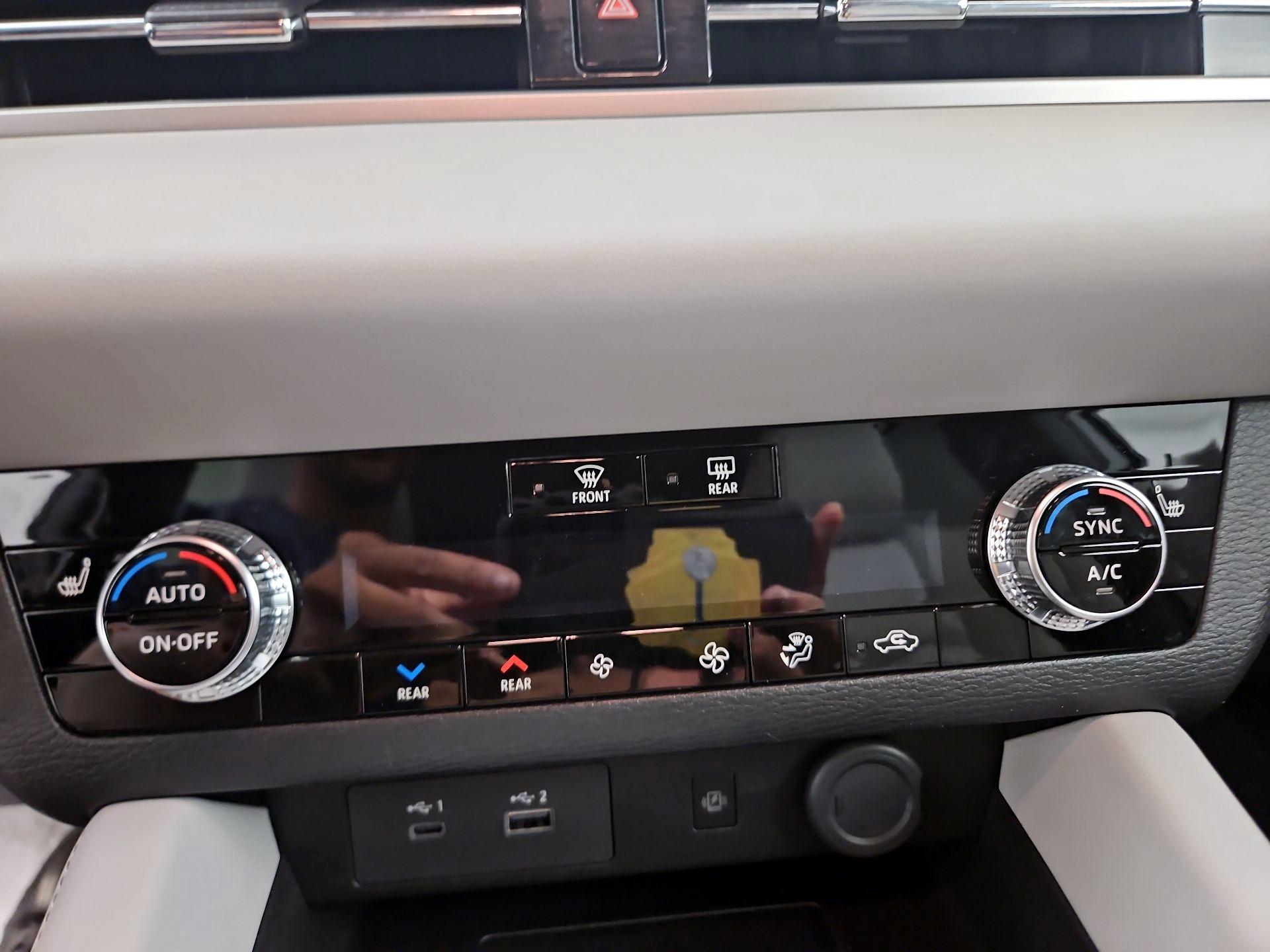 Thumbnail: 2024 Mitsubishi Outlander - 16