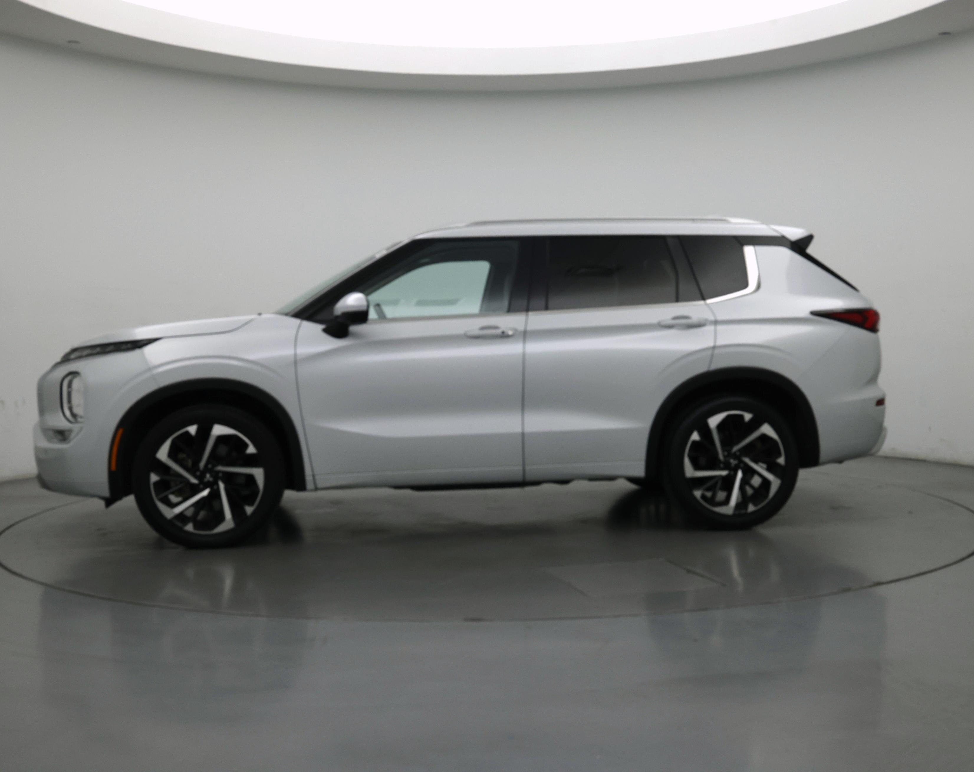 Thumbnail: 2024 Mitsubishi Outlander - 3