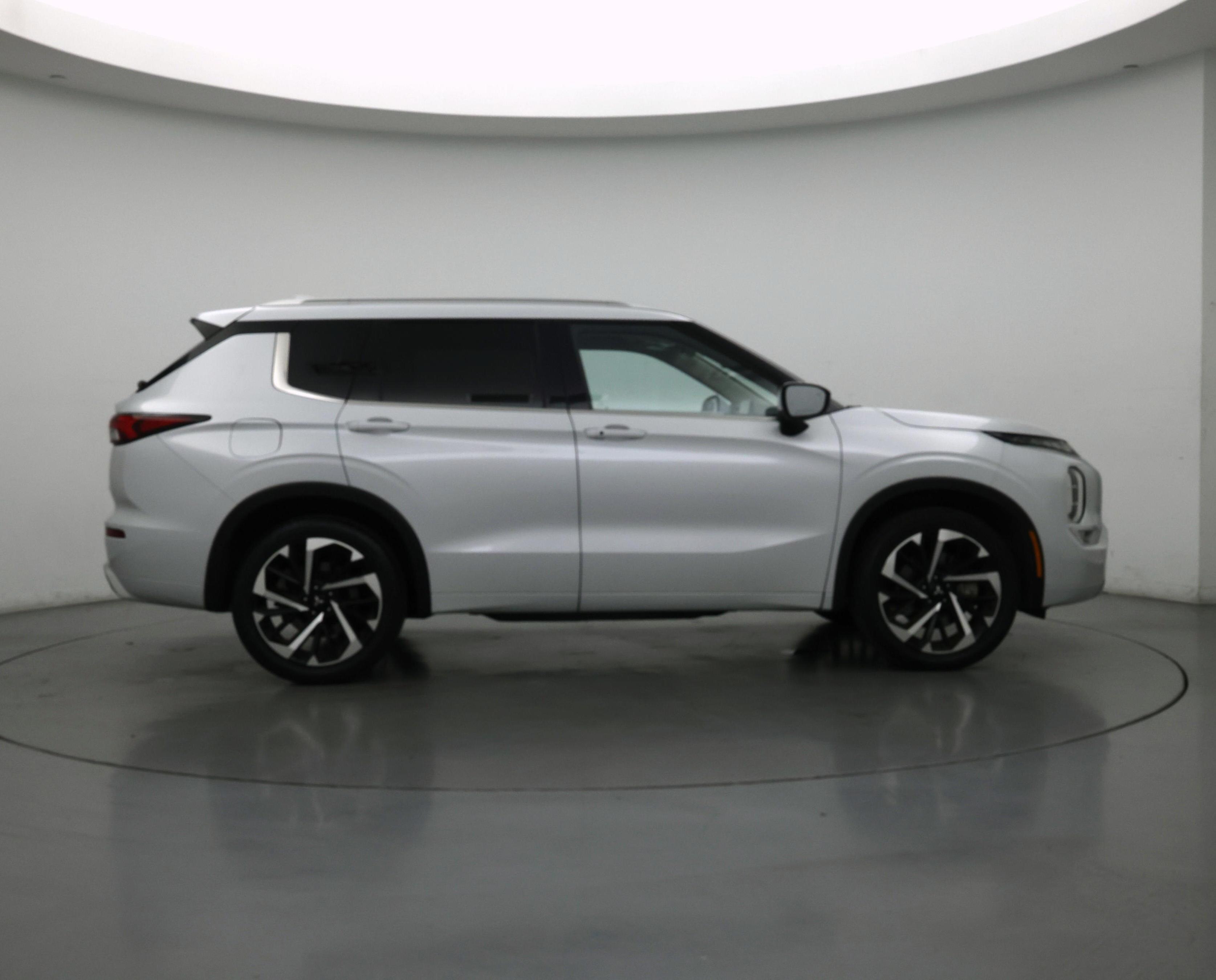 Thumbnail: 2024 Mitsubishi Outlander - 7