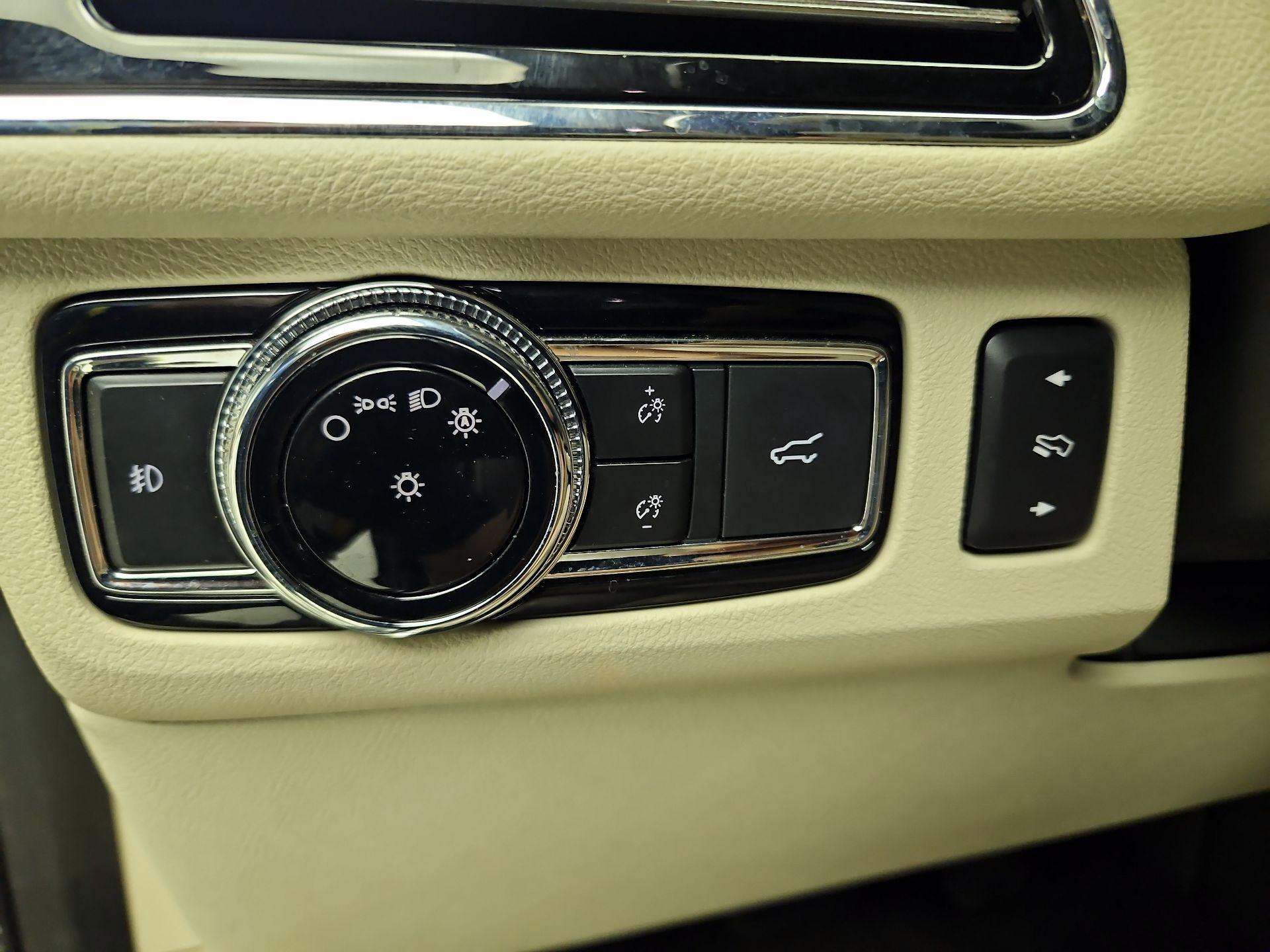 Thumbnail: 2019 Lincoln Navigator - 13