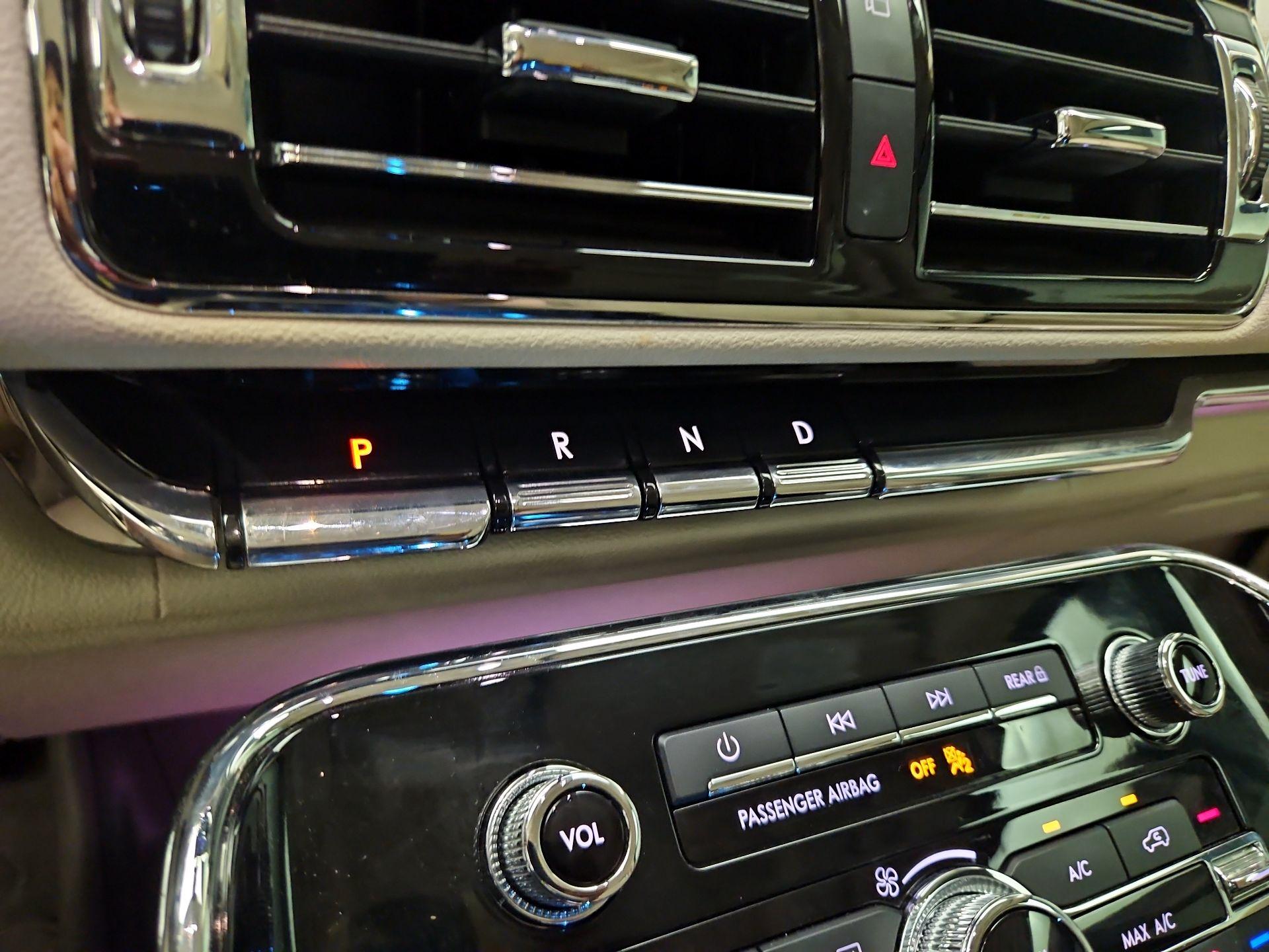 Thumbnail: 2019 Lincoln Navigator - 18