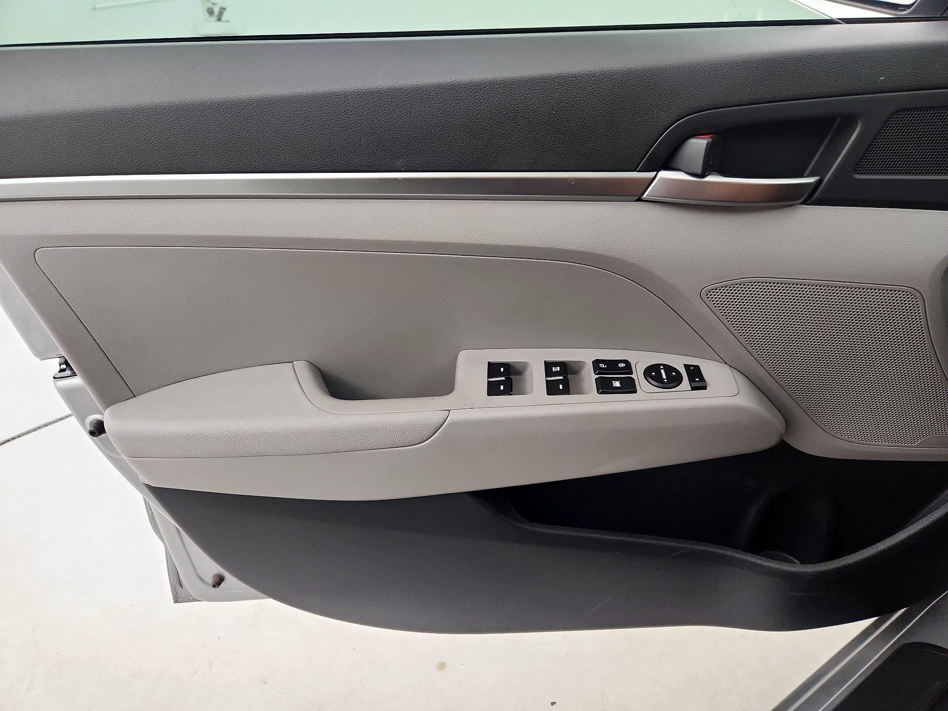Thumbnail: 2020 Hyundai Elantra - 12