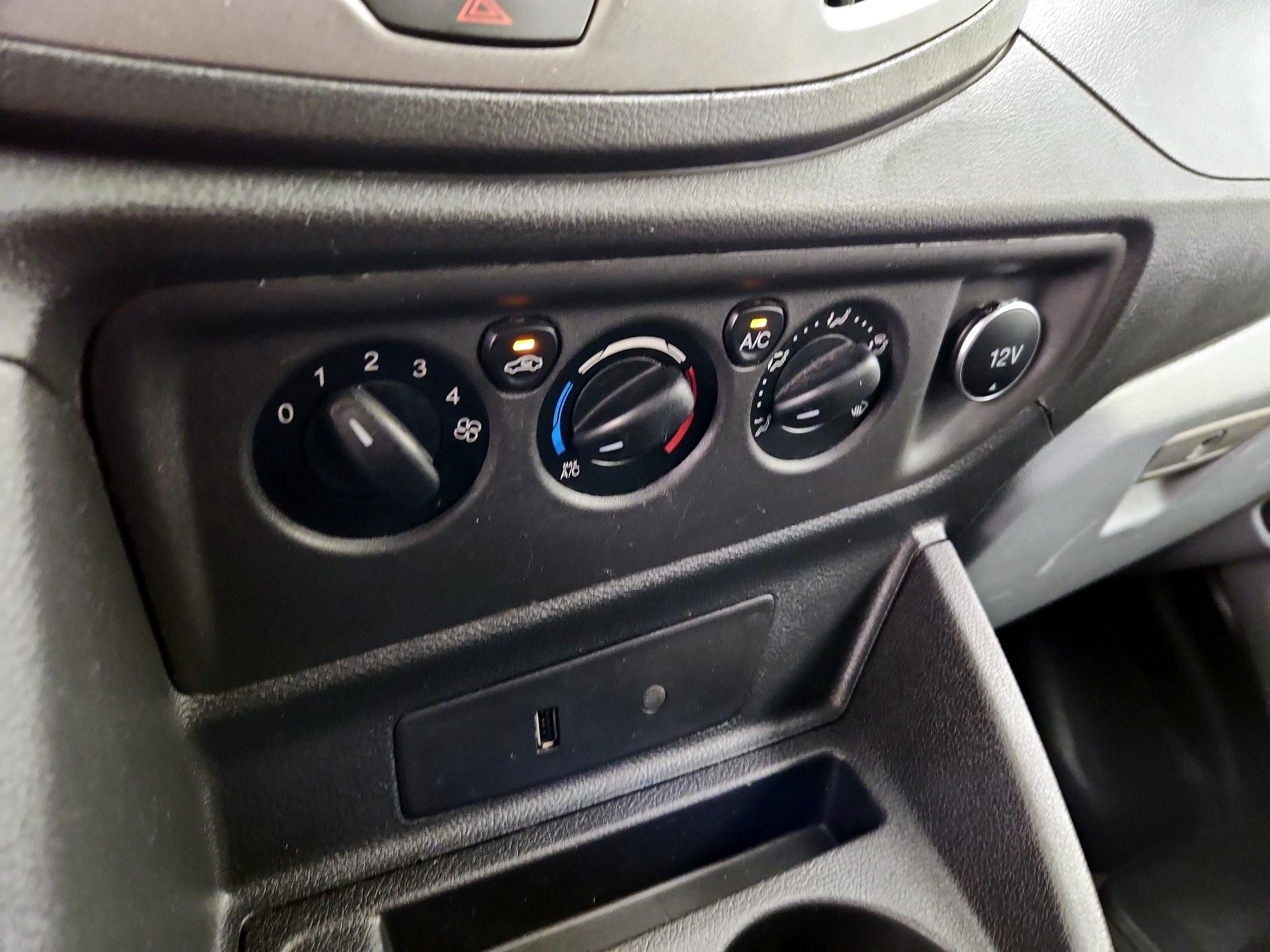 Thumbnail: 2019 Ford Transit Series - 16
