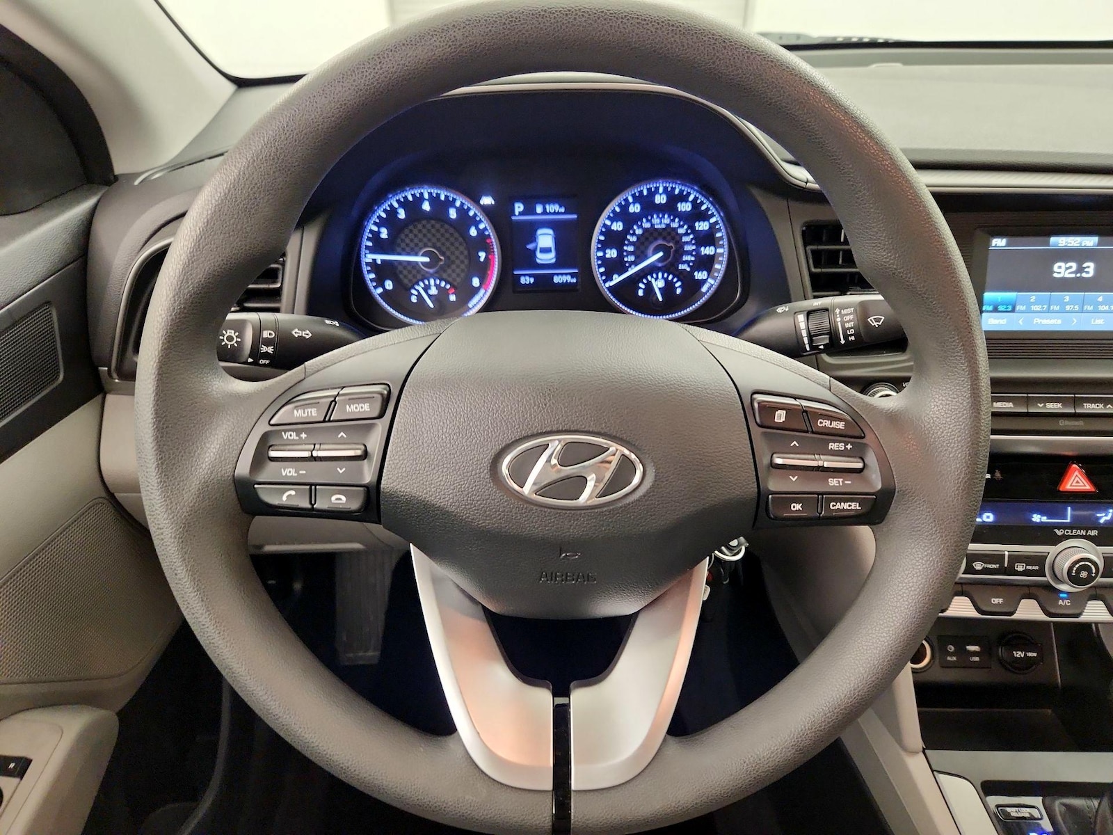 2020 Hyundai Elantra SE - Photo 11