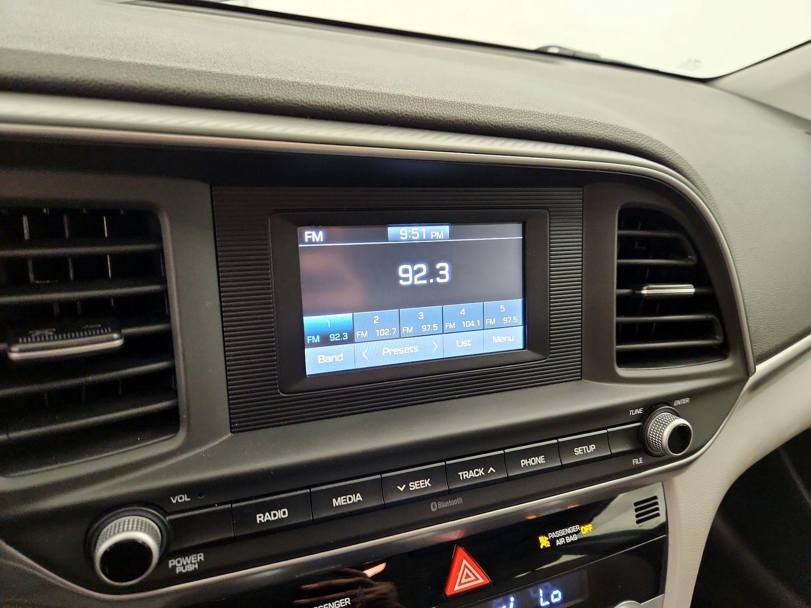 2020 Hyundai Elantra SE - Photo 16