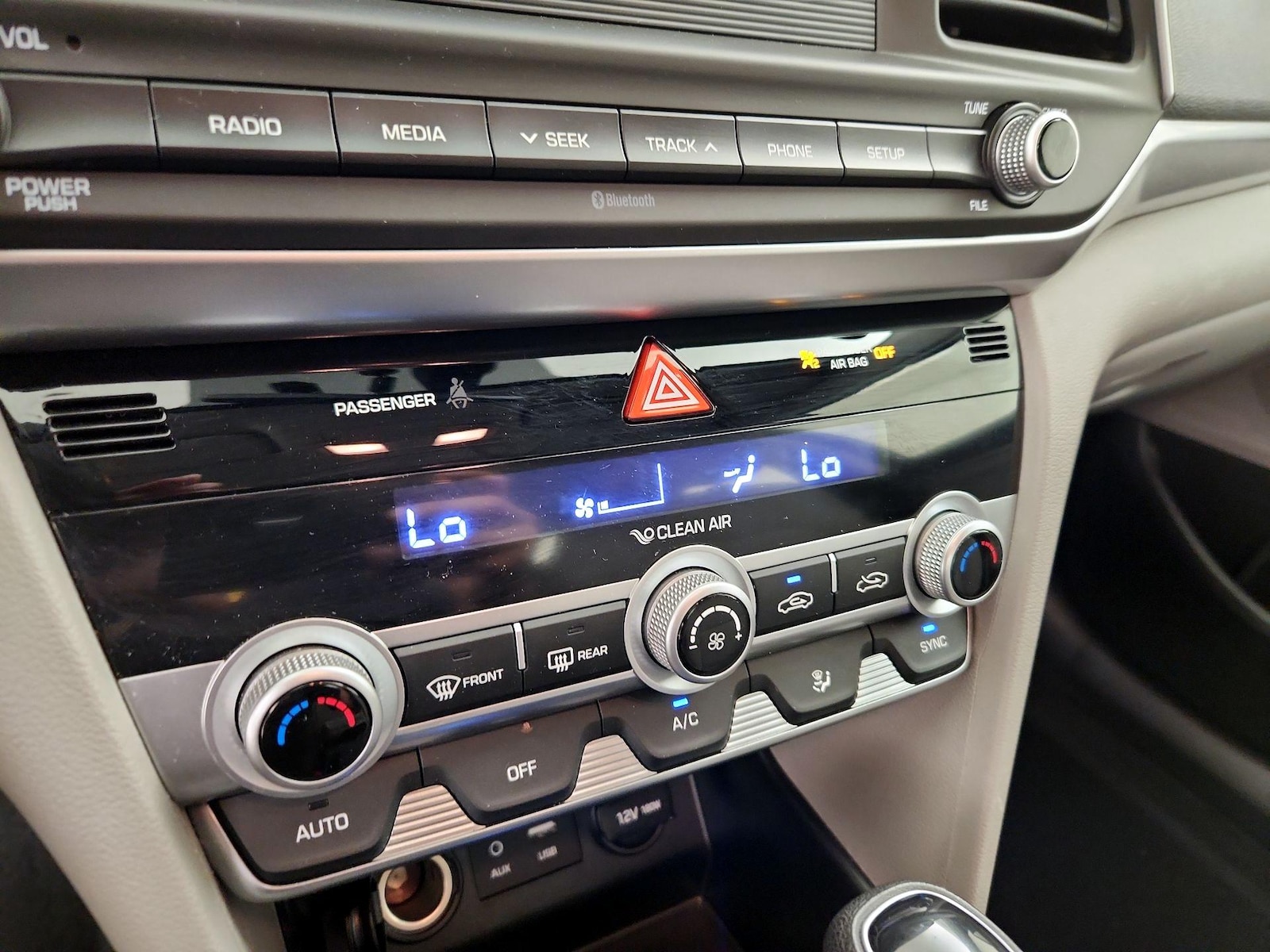 2020 Hyundai Elantra SE - Photo 17