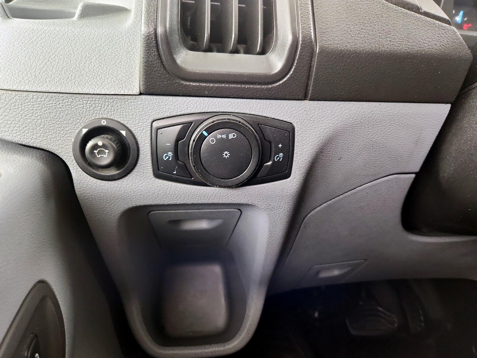 2019 Ford Transit Passenger Van XLT - Photo 14